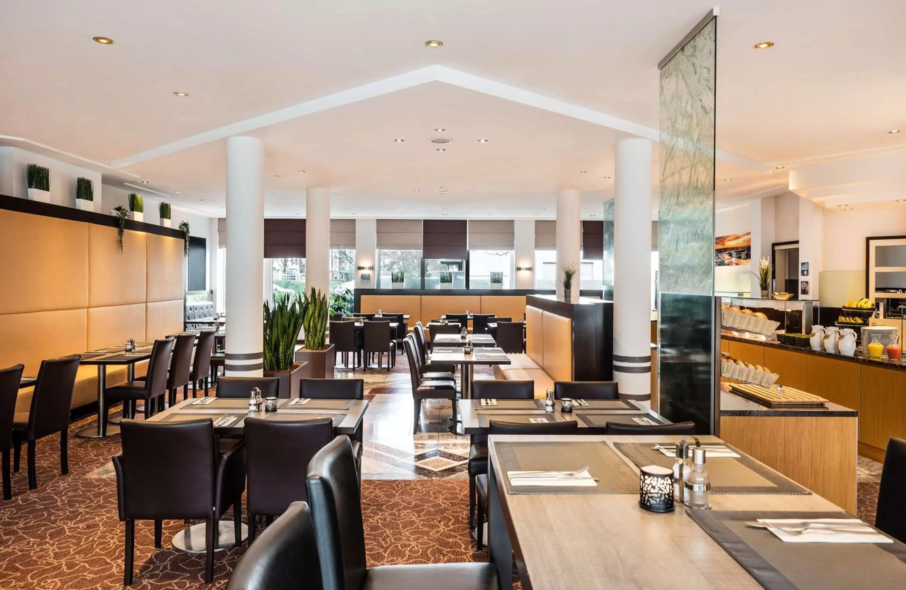 Restaurant/places to eat in Lindner Hotel Dusseldorf Airport, part of JdV by Hyatt
