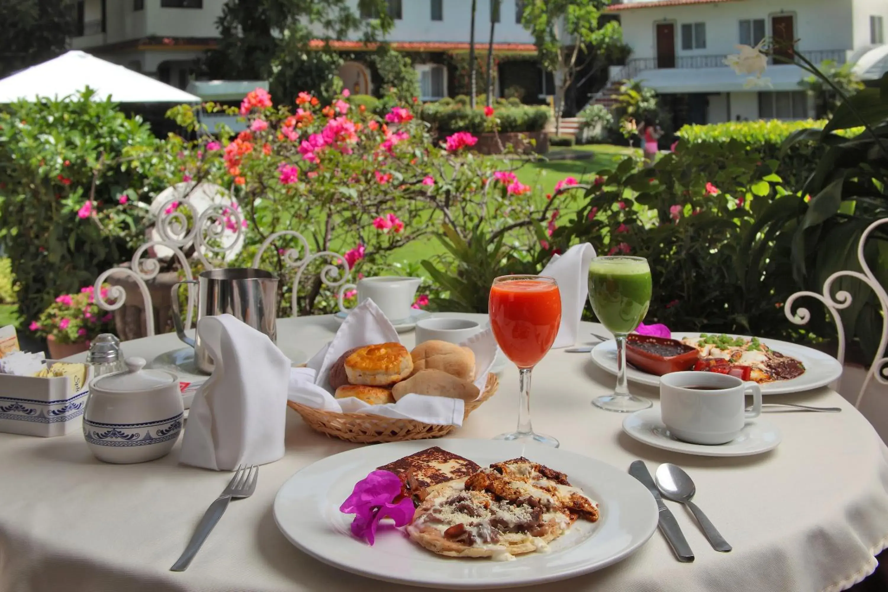 Restaurant/places to eat in Hotel Posada Quinta Las Flores