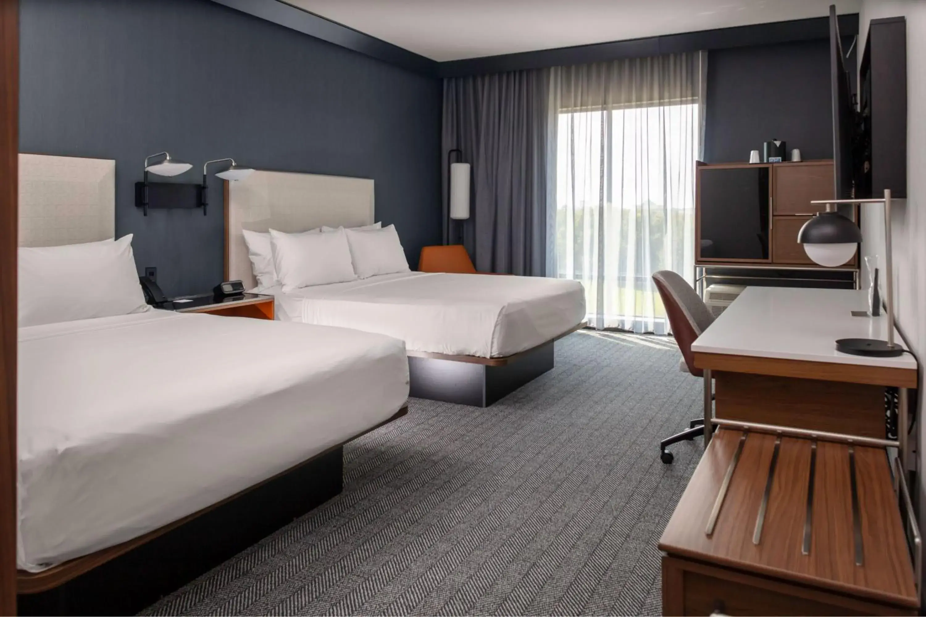 Photo of the whole room, Bed in Courtyard by Marriott Memphis East/Galleria