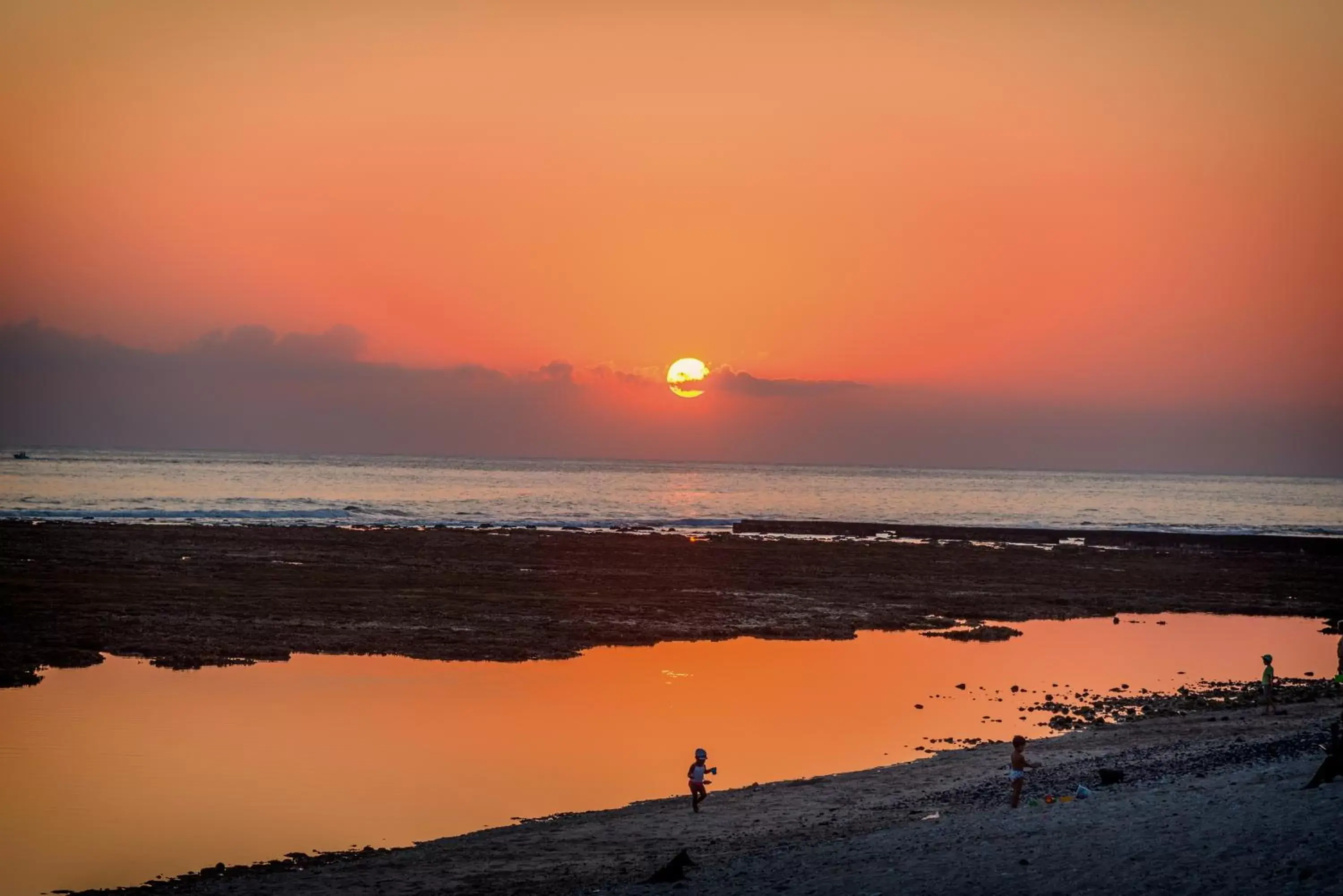 Sunset, Sunrise/Sunset in Le Battant Des Lames