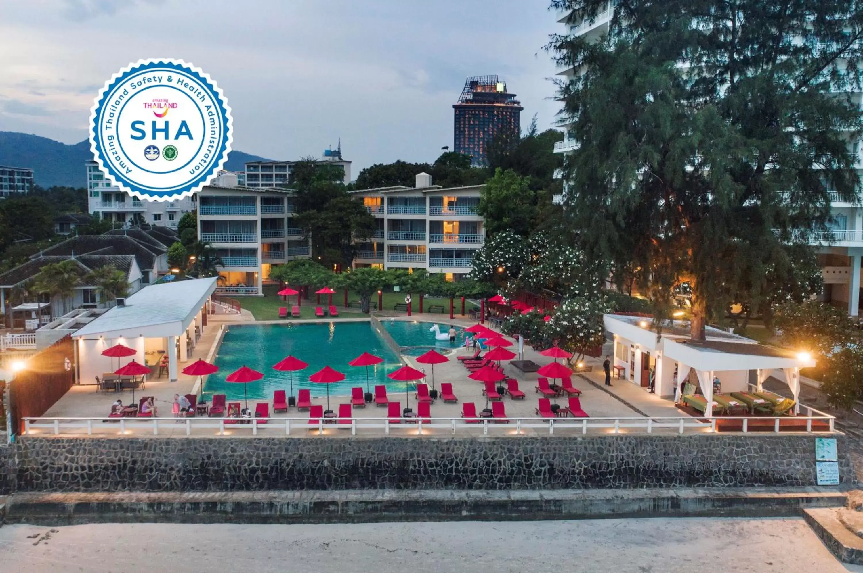 Property building, Swimming Pool in Chom View Hotel, Hua Hin Property building, Swimming Pool in Chom View Hotel, Hua Hin