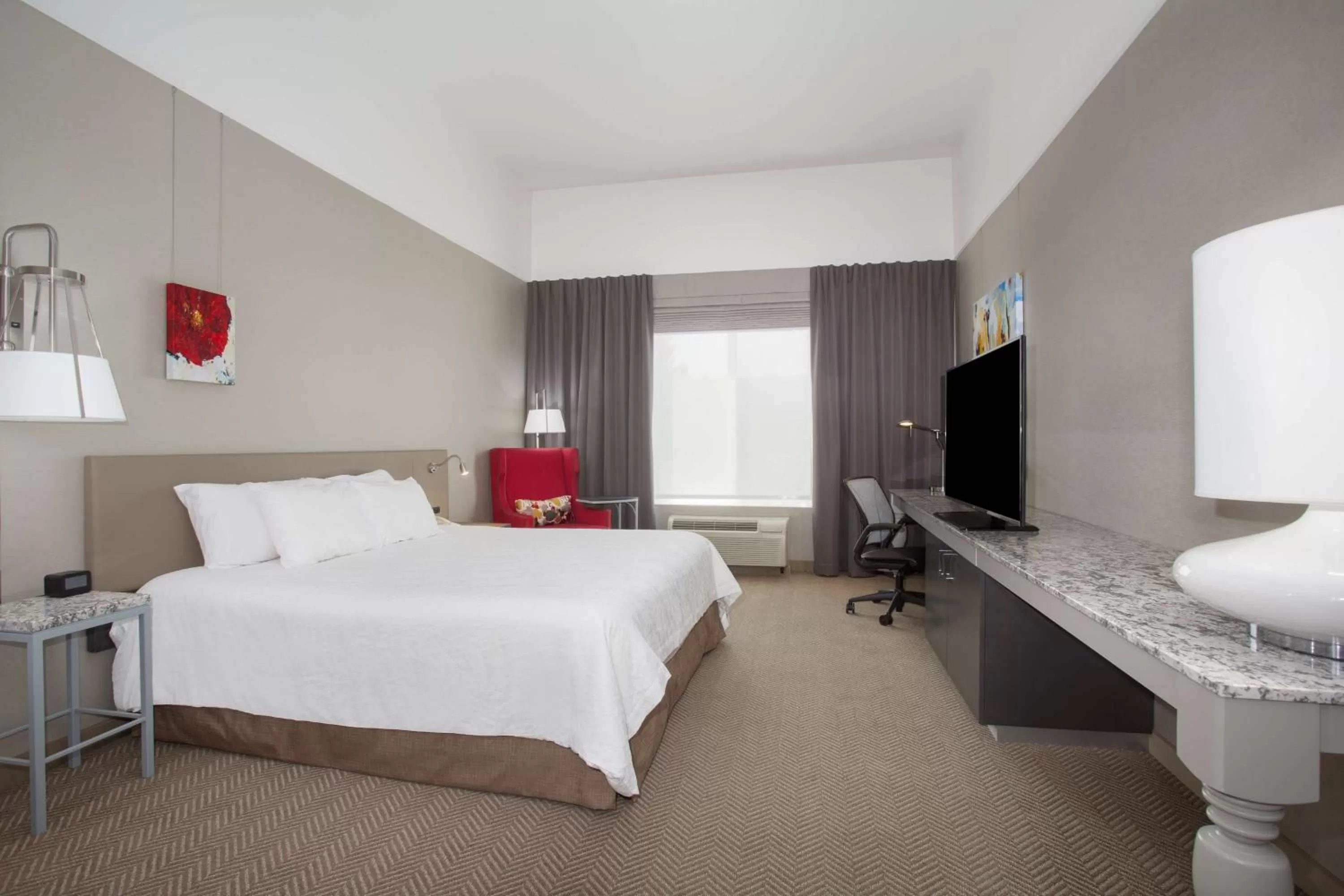 King Room with Roll-In Shower - Hearing Accessible in Hilton Garden Inn Salt Lake City/Layton