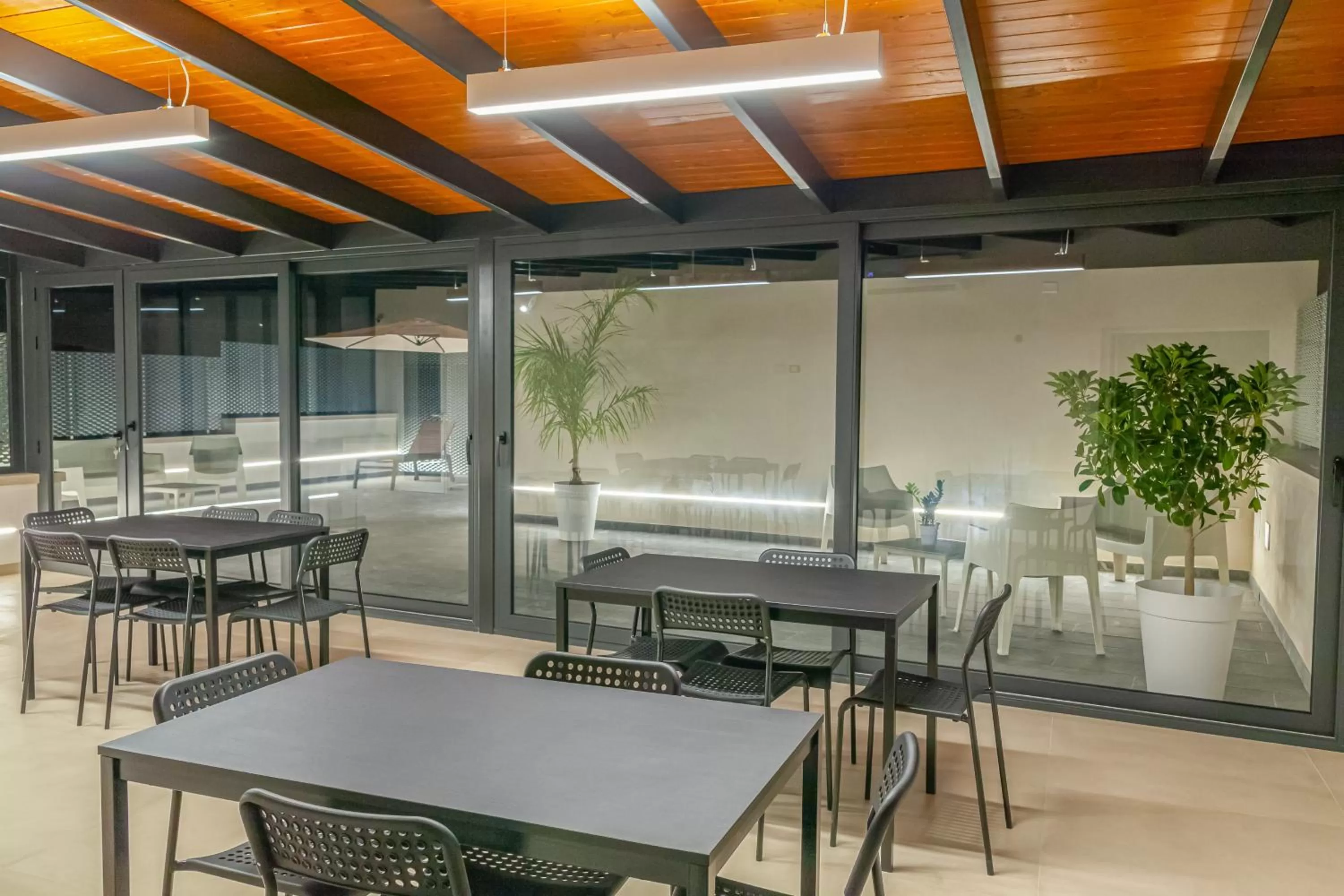 Restaurant/Places to Eat in Isgrò Rooms