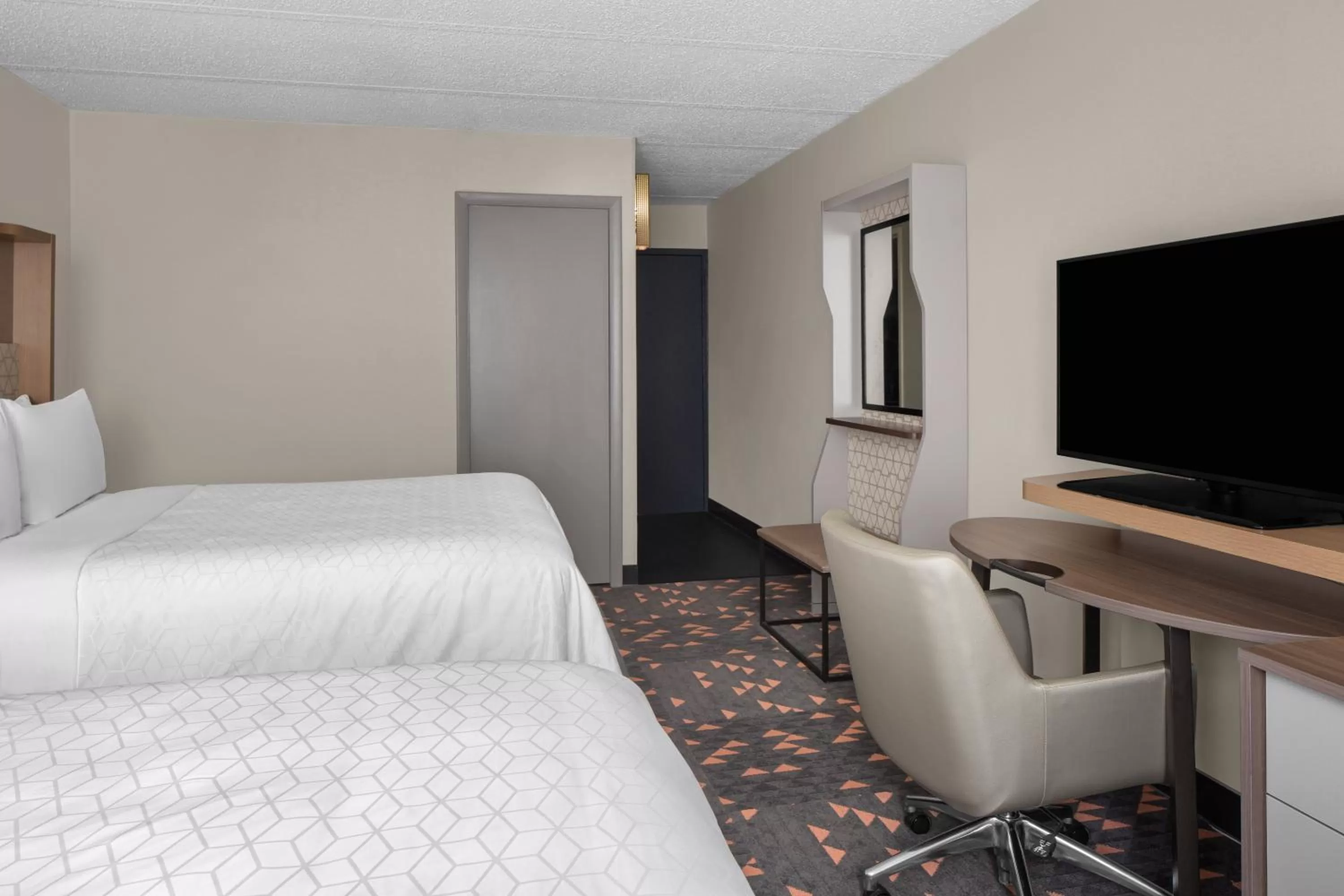 Photo of the whole room, Bed in Holiday Inn Hasbrouck Heights-Meadowlands by IHG