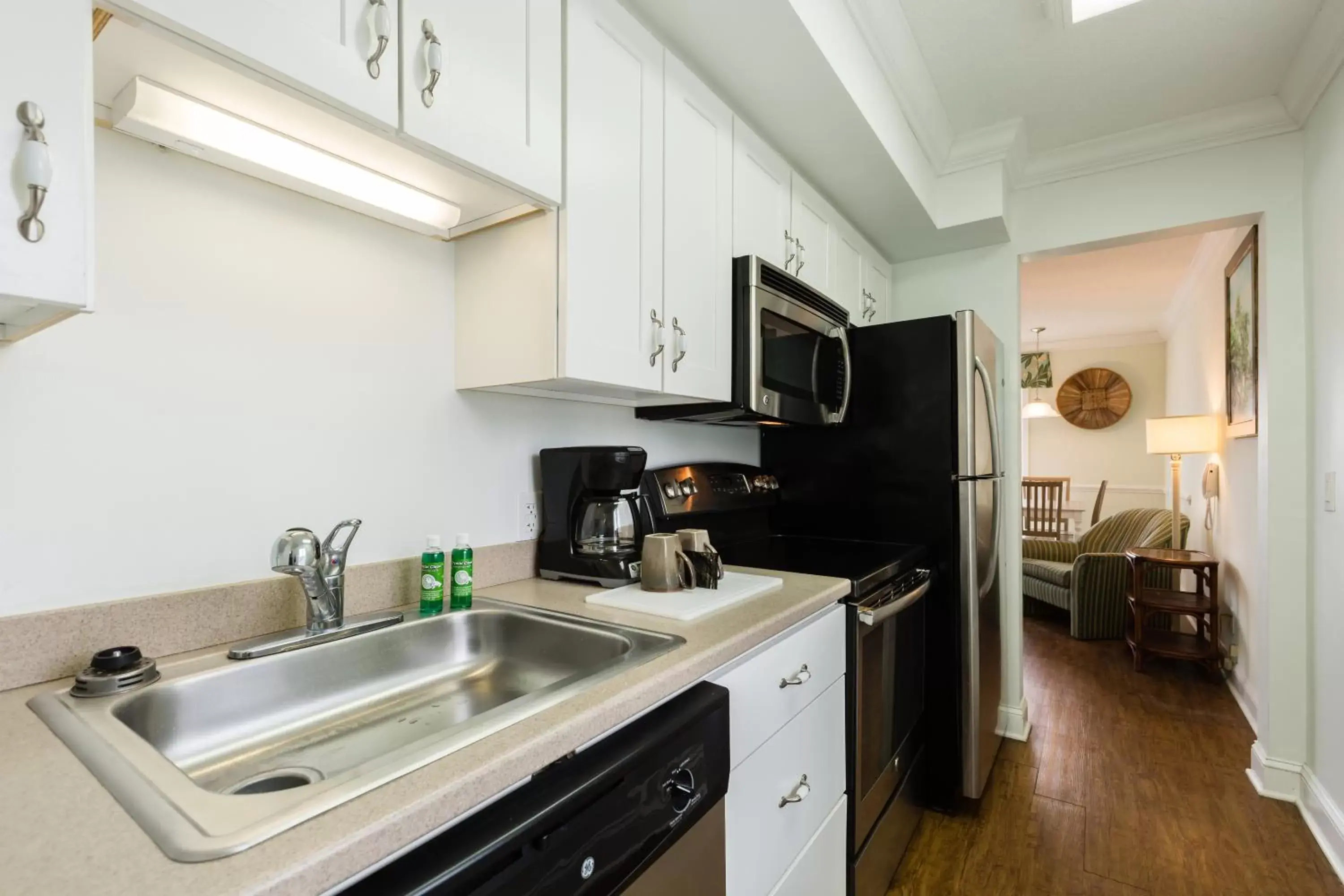 Kitchen or kitchenette, Kitchen/Kitchenette in Sands Beach Club by Capital Vacations