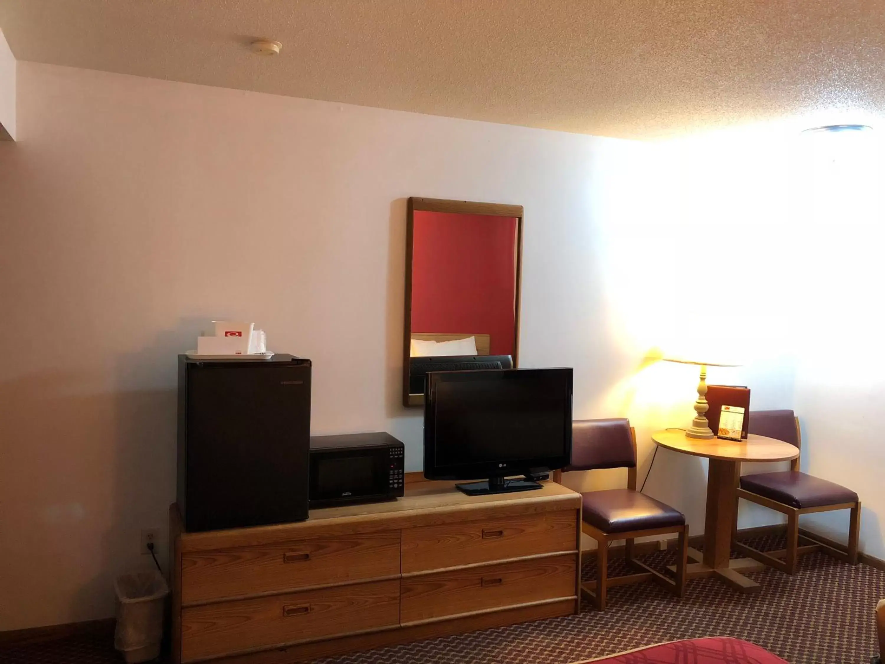 Bedroom, TV/Entertainment Center in Travelodge by Wyndham Escanaba