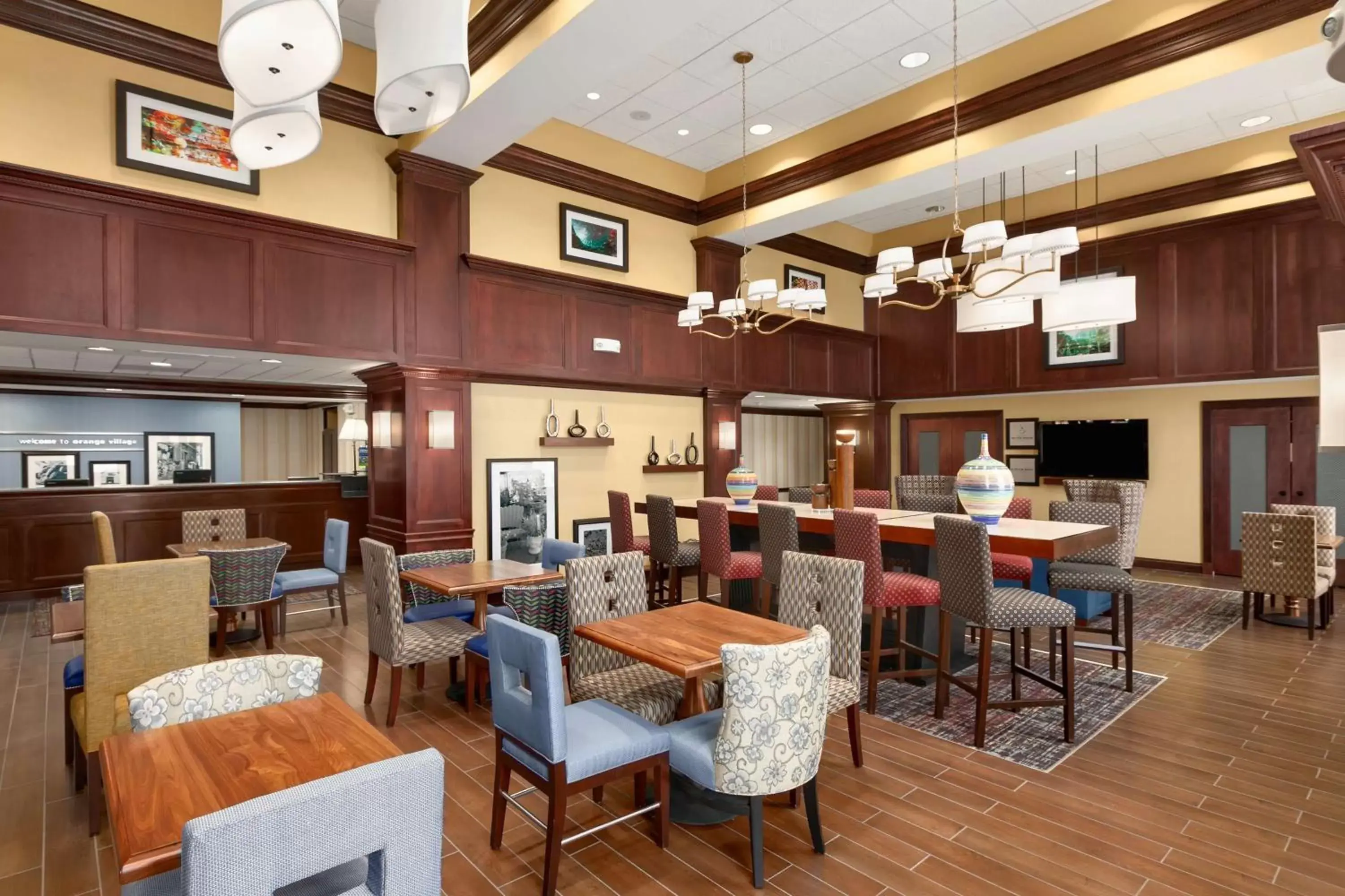 Lobby or reception, Restaurant/Places to Eat in Hampton Inn & Suites Cleveland-Beachwood