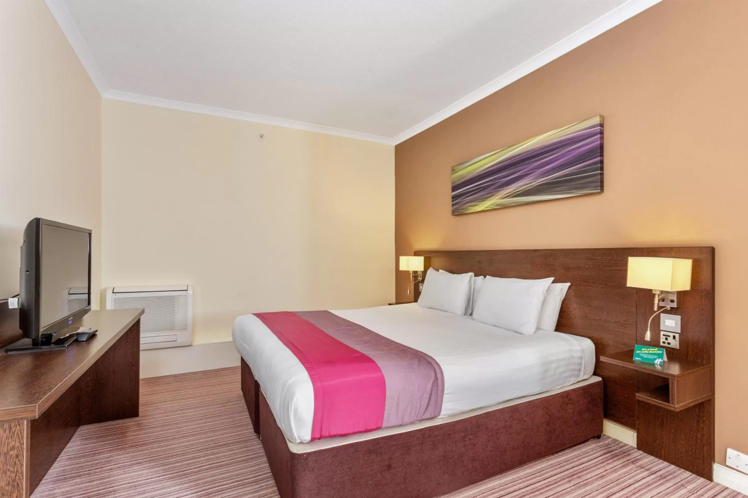 Bedroom, Room Photo in Holiday Inn Leamington Spa - Warwick, an IHG Hotel