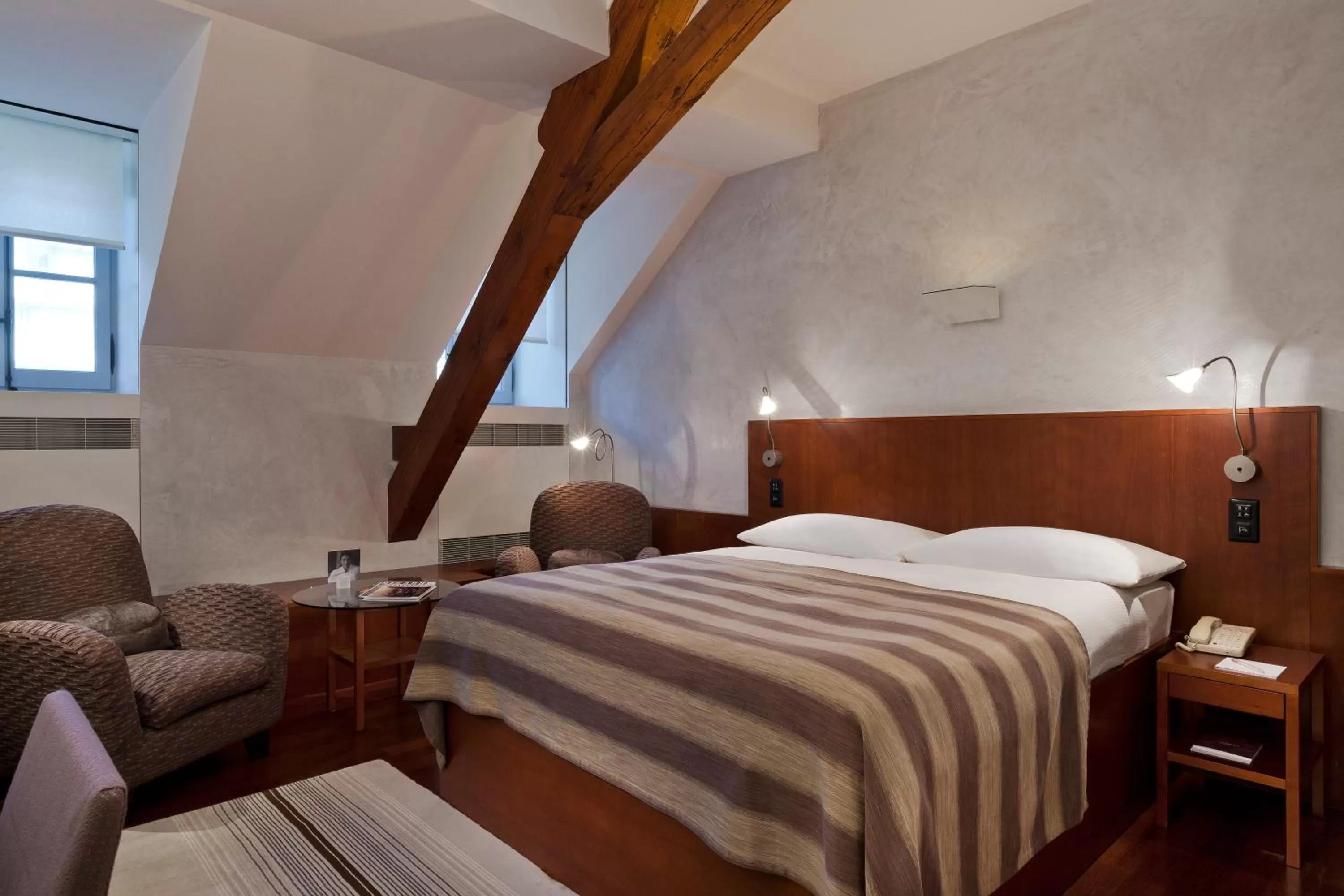 Bed in Hotel Angleterre