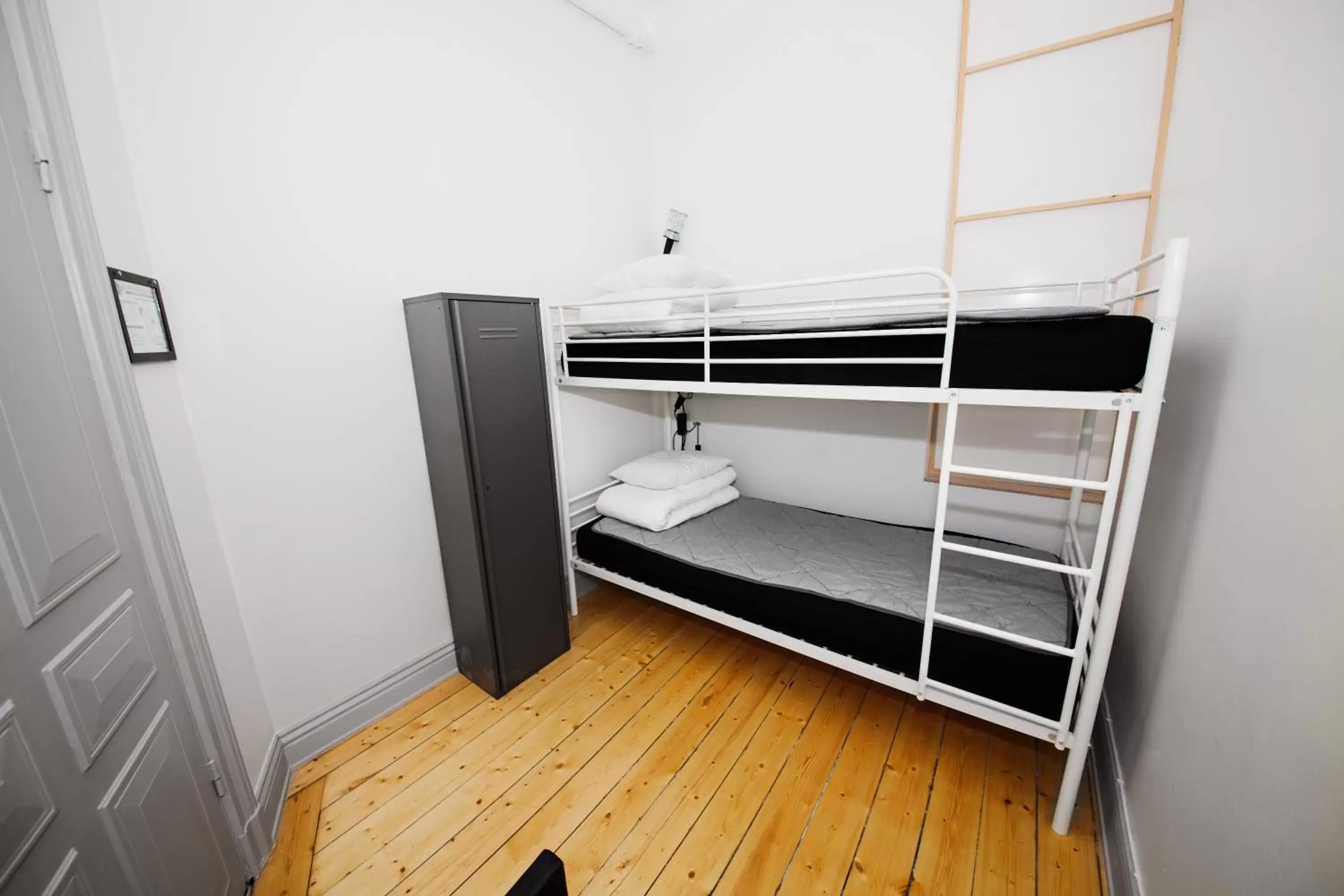 Photo of the whole room, Bunk Bed in City Backpackers Hostel