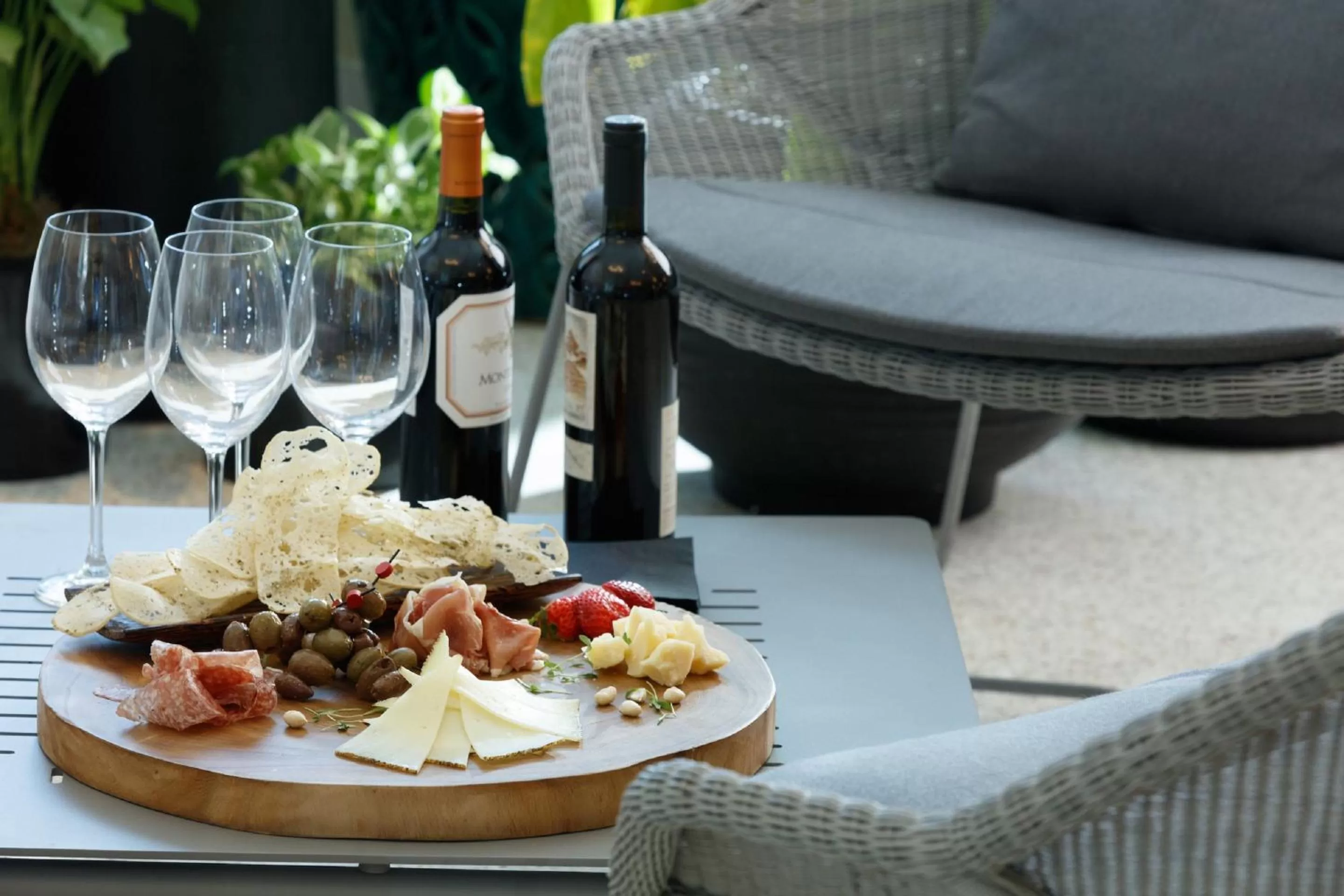 Restaurant/places to eat in Kimpton Surfcomber Hotel by IHG