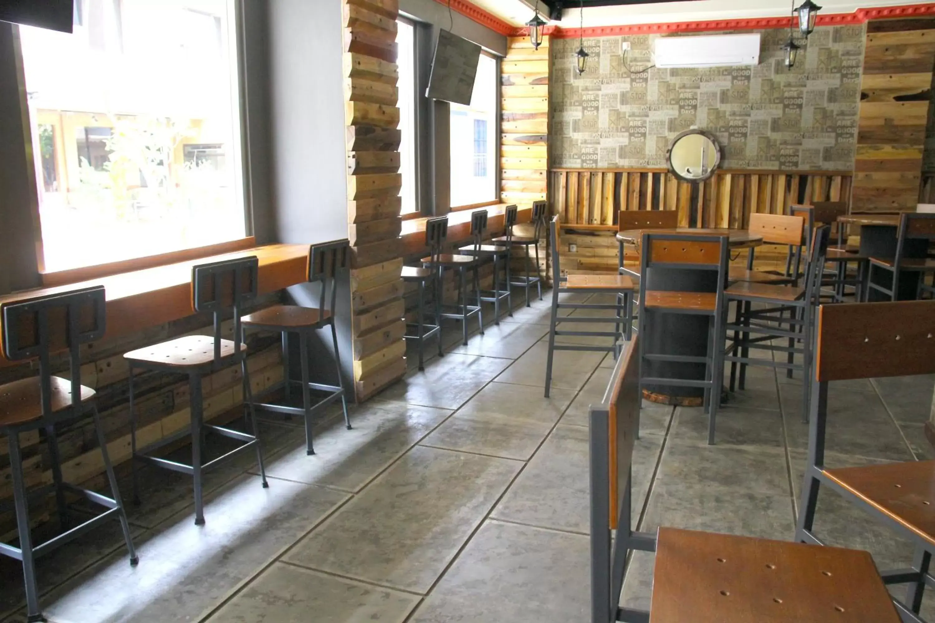 Property building in RedDoorz Plus near Soekarno Hatta Airport 2 Property building in RedDoorz Plus near Soekarno Hatta Airport 2