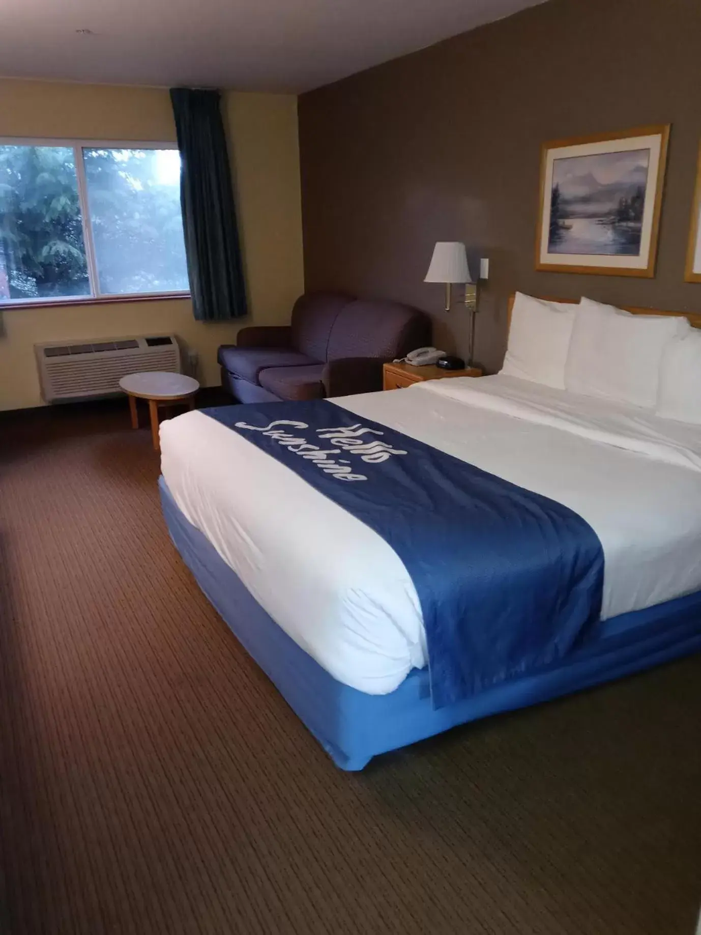 Bed in Days Inn by Wyndham Ocean Shores