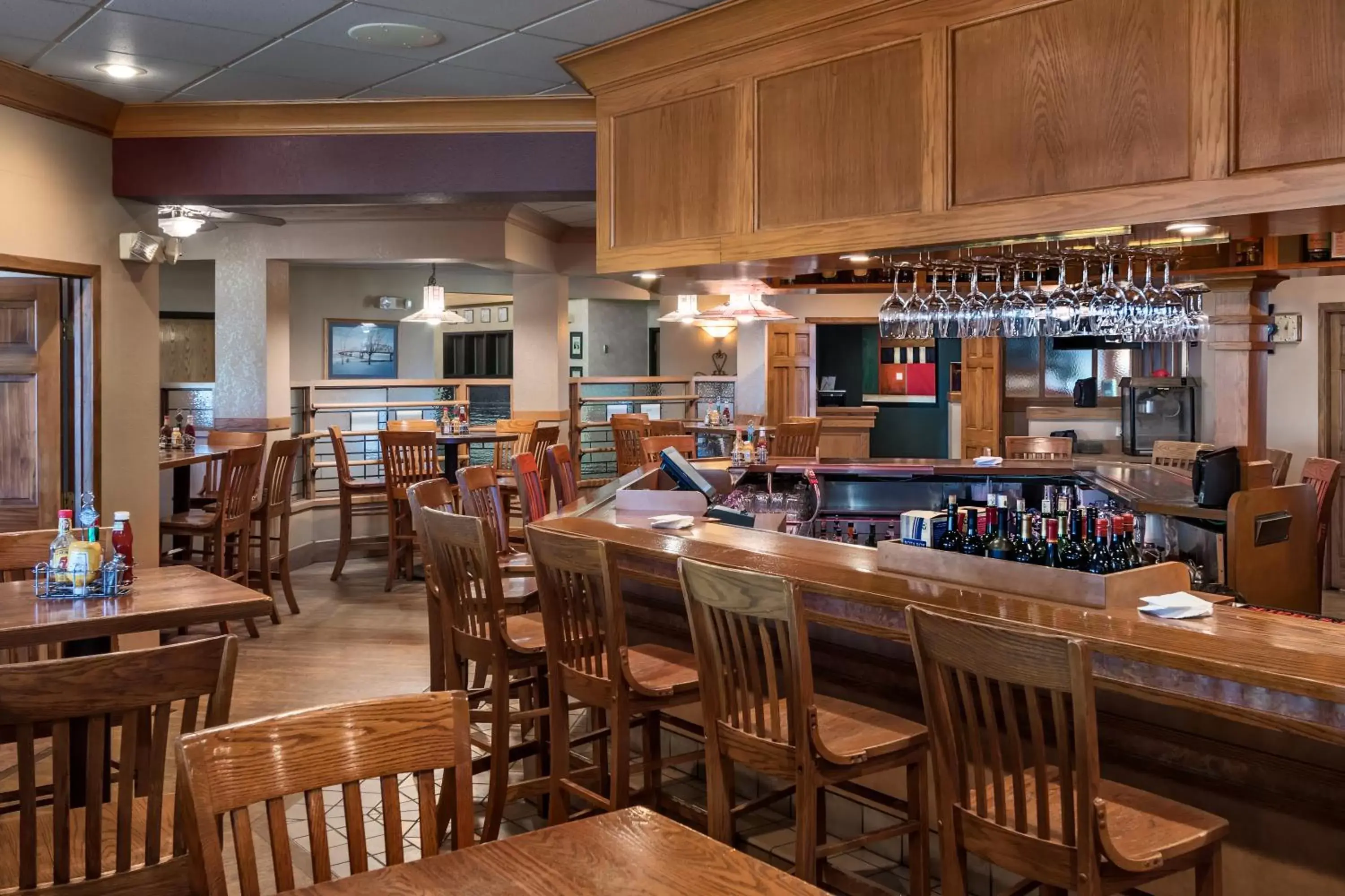 Restaurant/Places to Eat in Arrowwood Resort at Cedar Shore