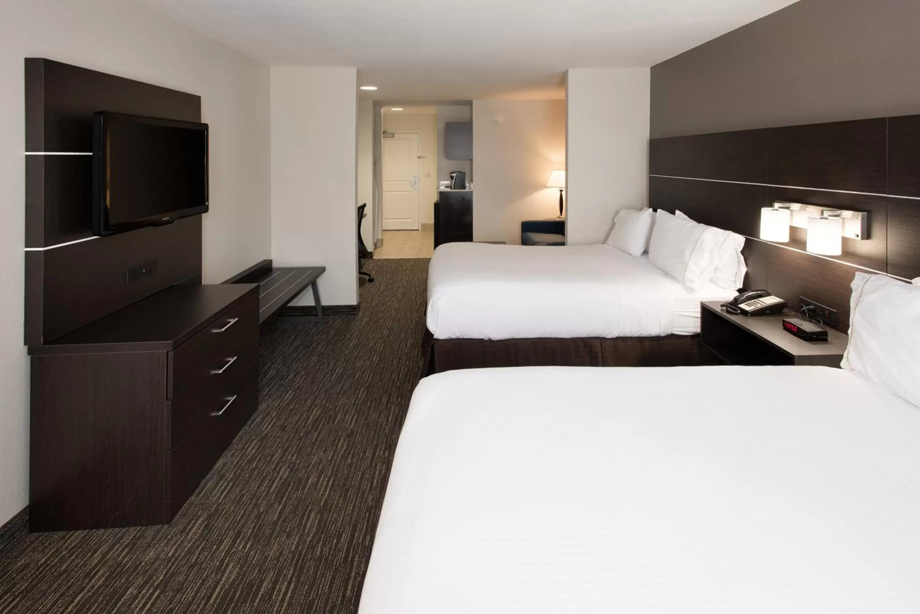 Photo of the whole room, Bed in Holiday Inn Express & Suites East Wichita I-35 Andover, an IHG Hotel