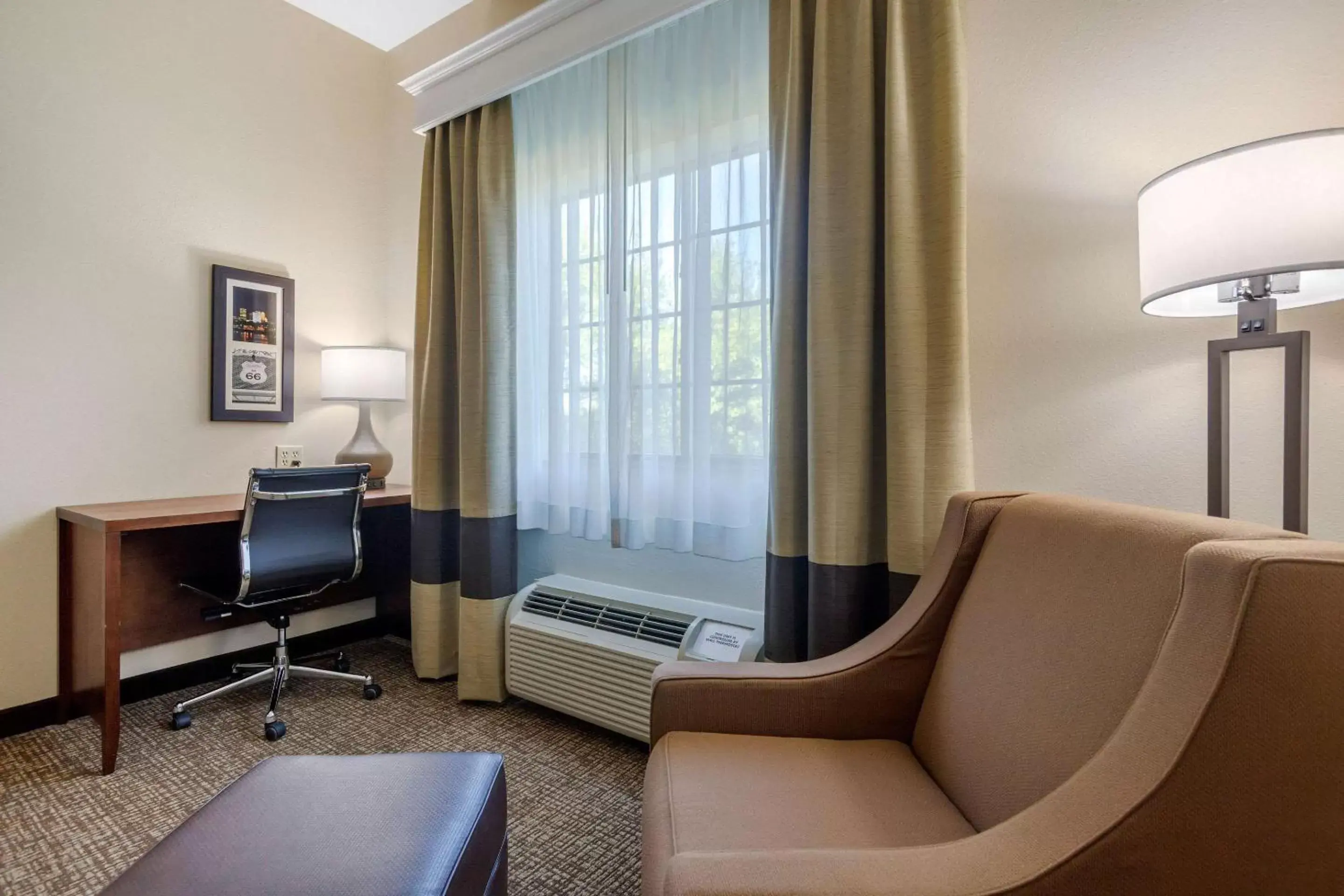 Photo of the whole room, Seating Area in Comfort Inn & Suites Glenpool