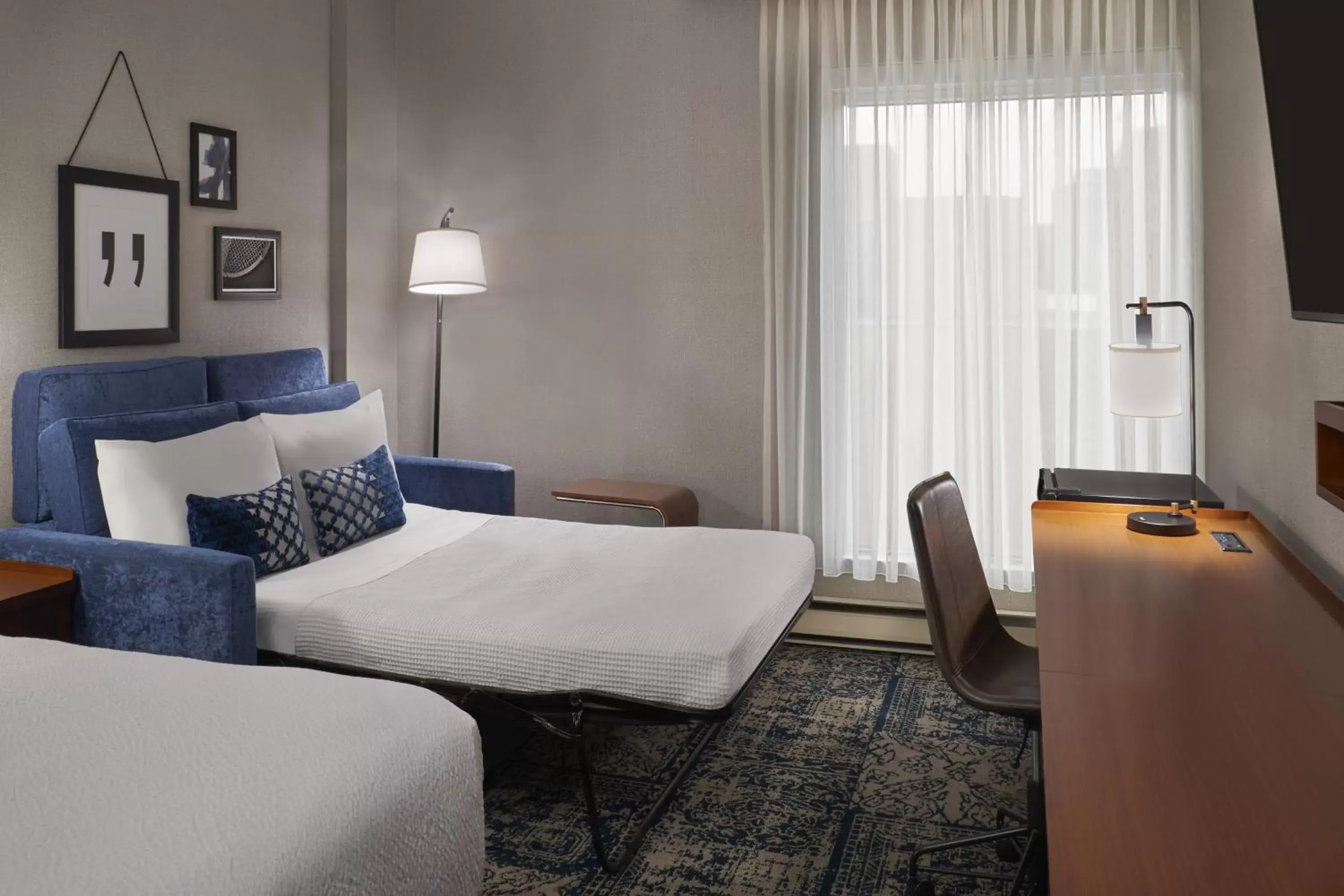 Photo of the whole room, Bed in Four Points by Sheraton Hotel & Conference Centre Gatineau-Ottawa