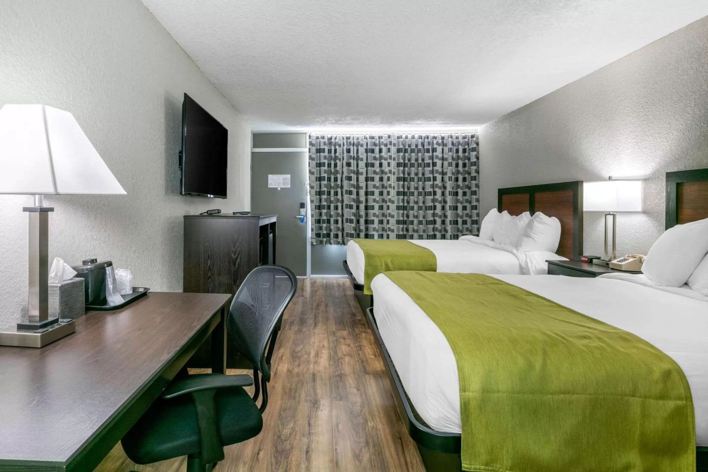 Photo of the whole room, Bed in Rodeway Inn Kingston Springs