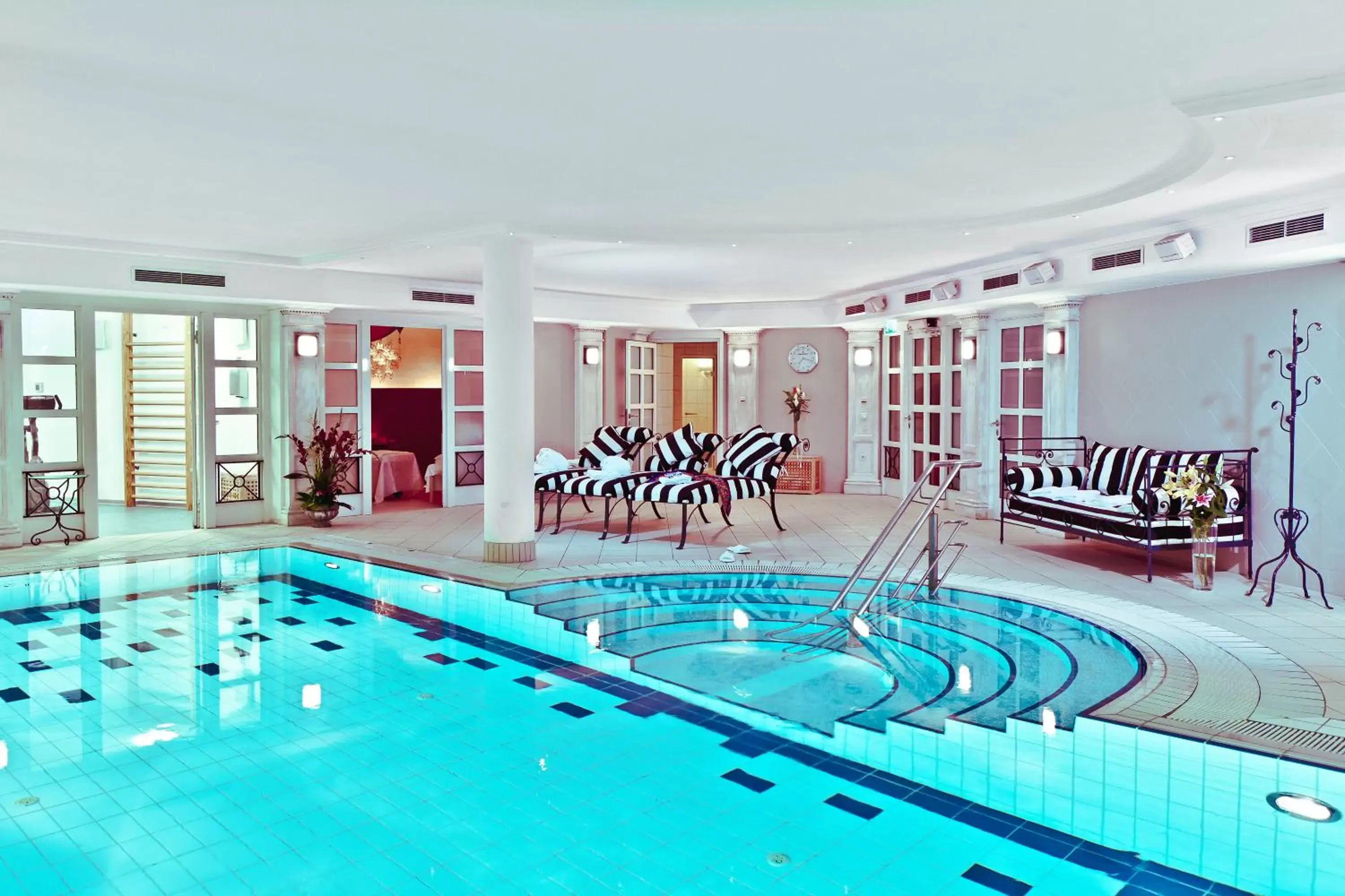 Spa and wellness centre/facilities, Swimming Pool in Louisa's Place