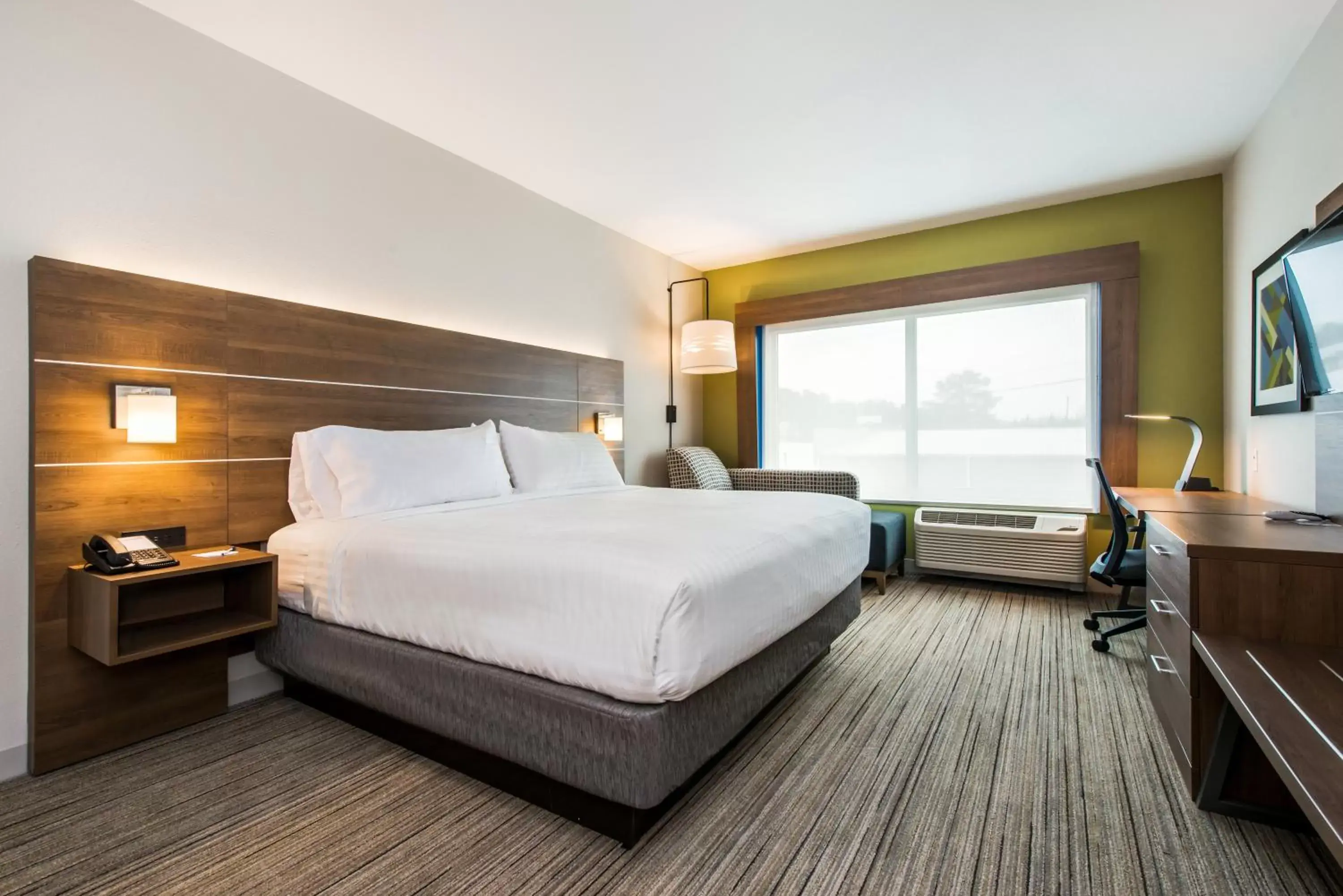 Photo of the whole room, Bed in Holiday Inn Express & Suites - Carrollton West, an IHG Hotel