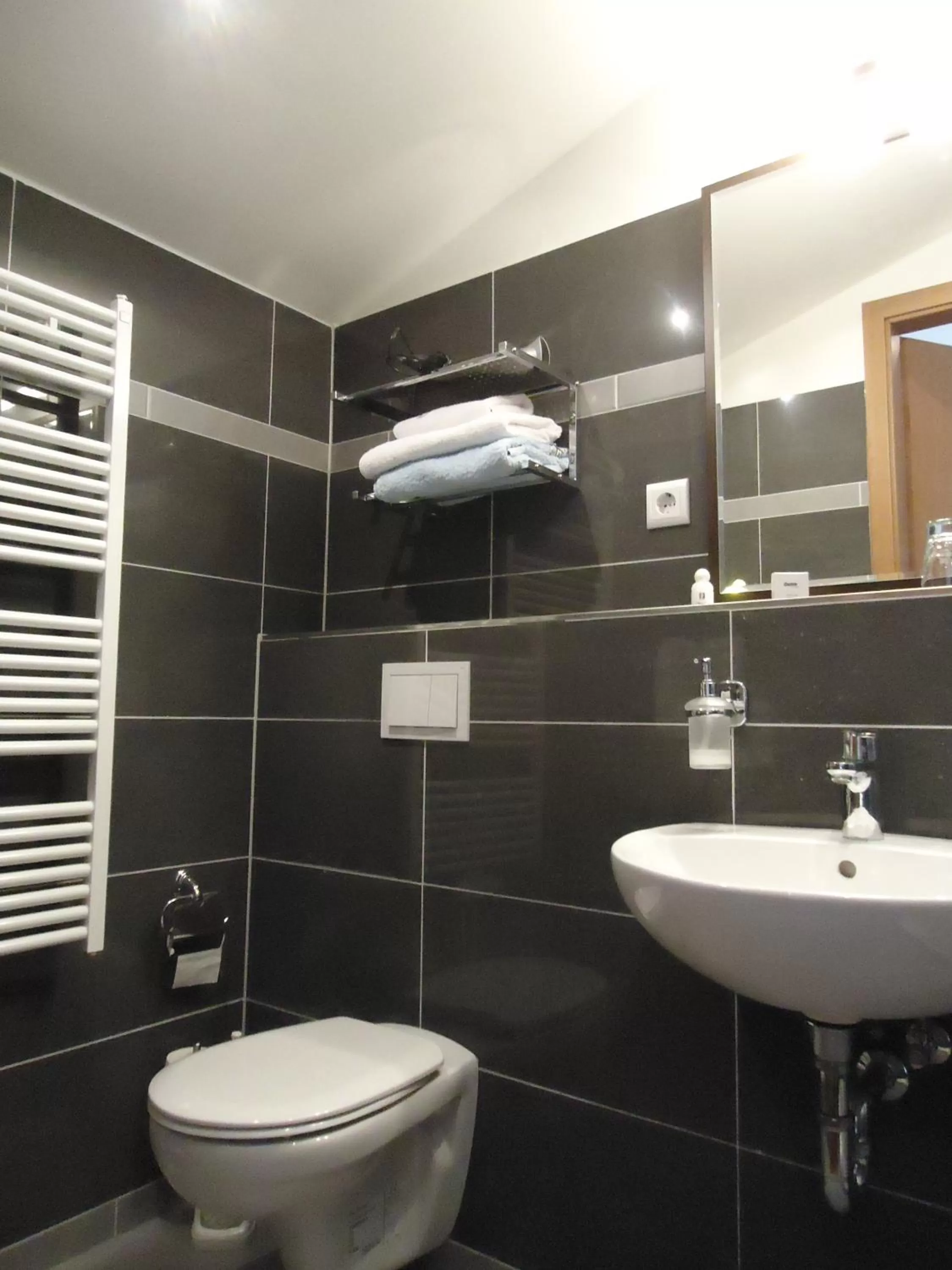 Bathroom in Hotel und Restaurant Haus Sajons