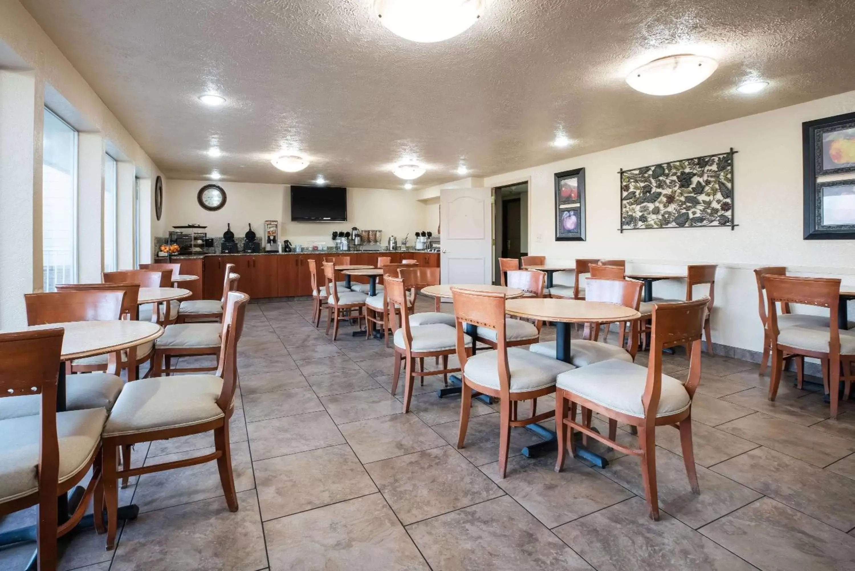 Restaurant/Places to Eat in La Quinta by Wyndham Wenatchee Restaurant/Places to Eat in La Quinta by Wyndham Wenatchee