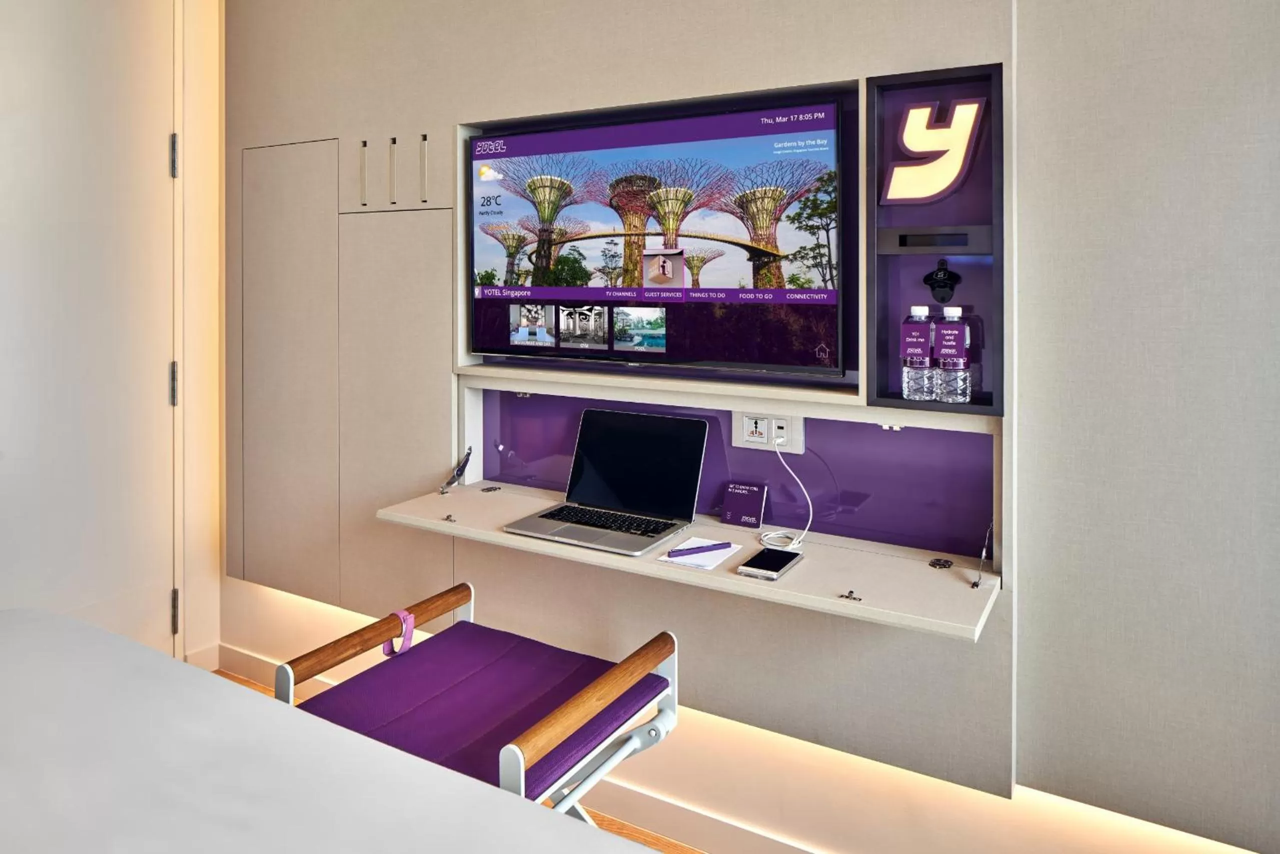 TV and multimedia in YOTEL Singapore Orchard Road