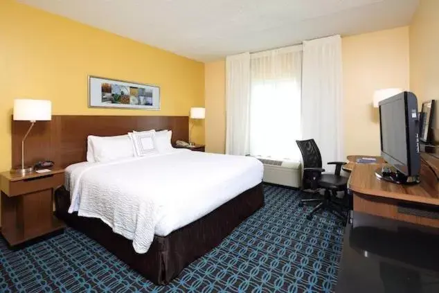 Bed in Fairfield Inn & Suites by Marriott Newark Liberty International Airport