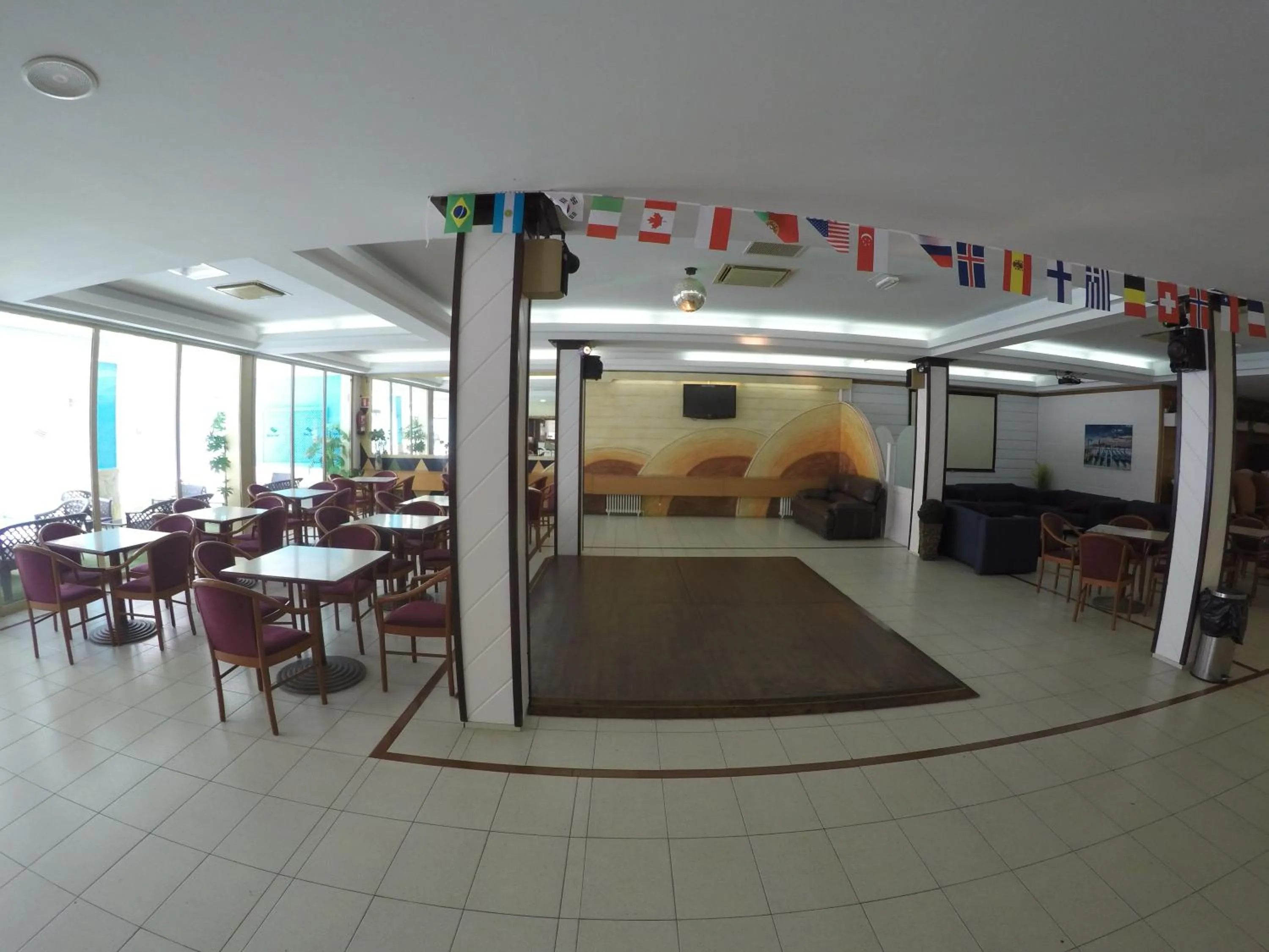 Restaurant/places to eat in Hotel Golden Sand