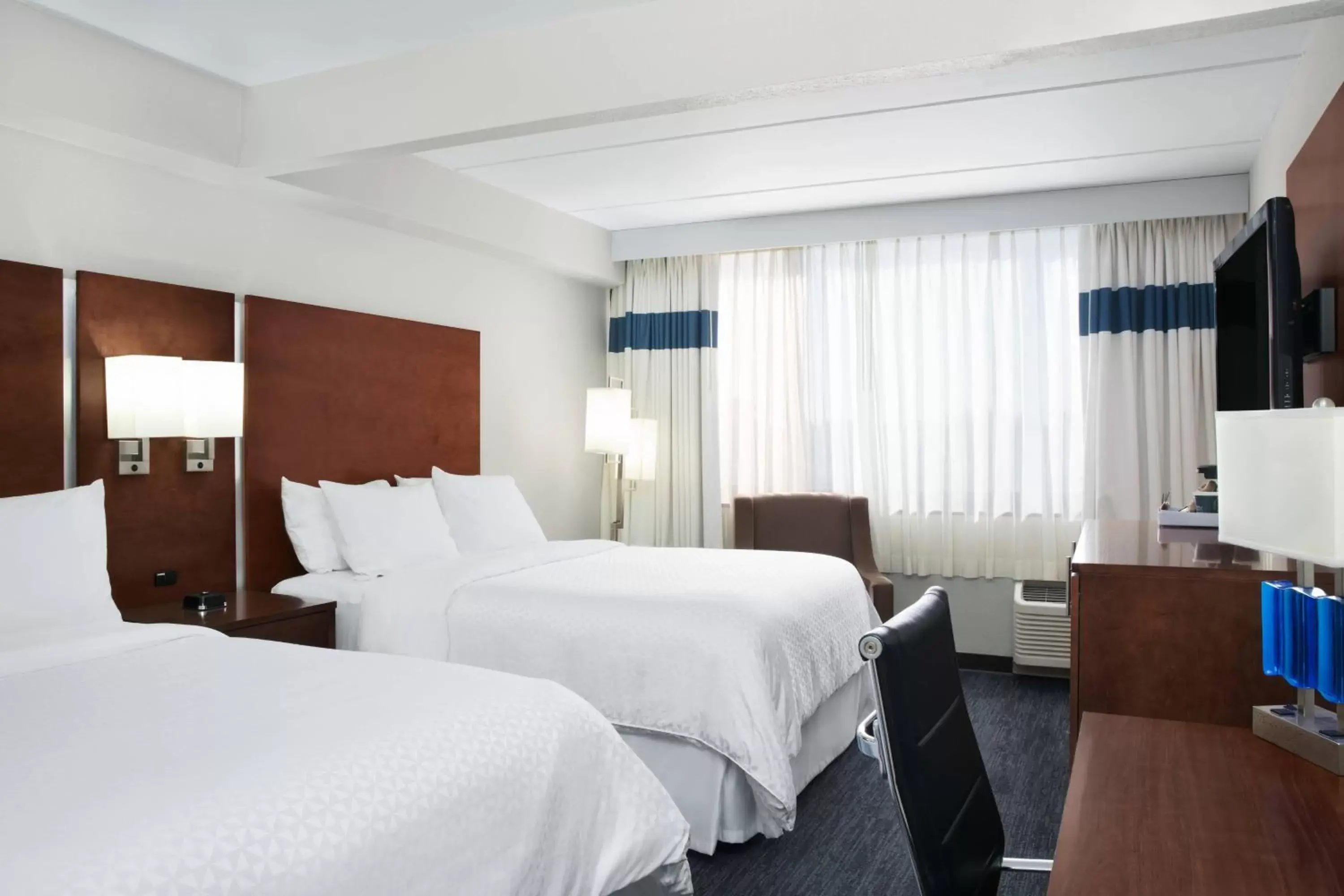 Photo of the whole room, Bed in Four Points by Sheraton Fort Lauderdale Airport/Cruise Port