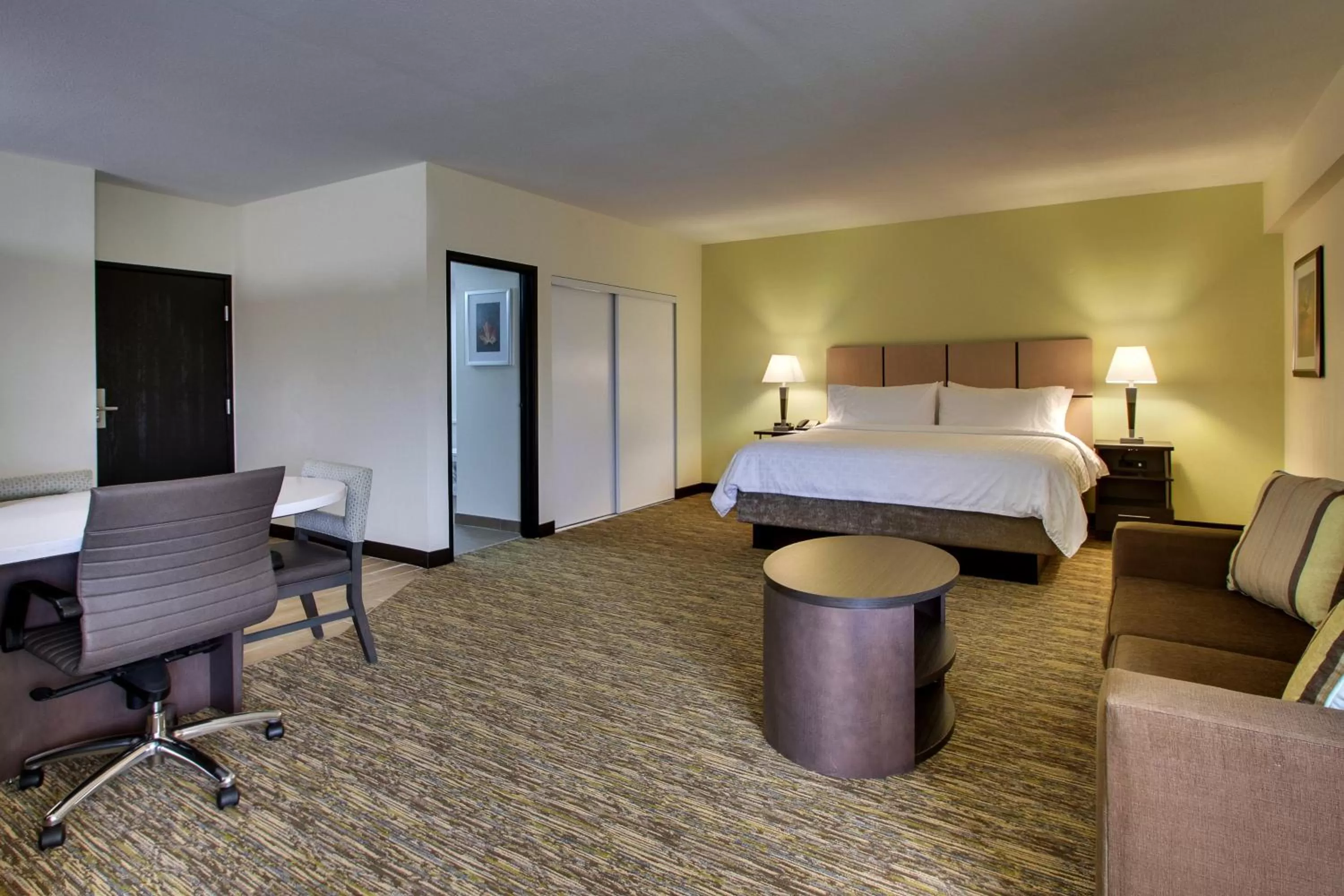 Photo of the whole room, Bed in Candlewood Suites - Wichita East by IHG