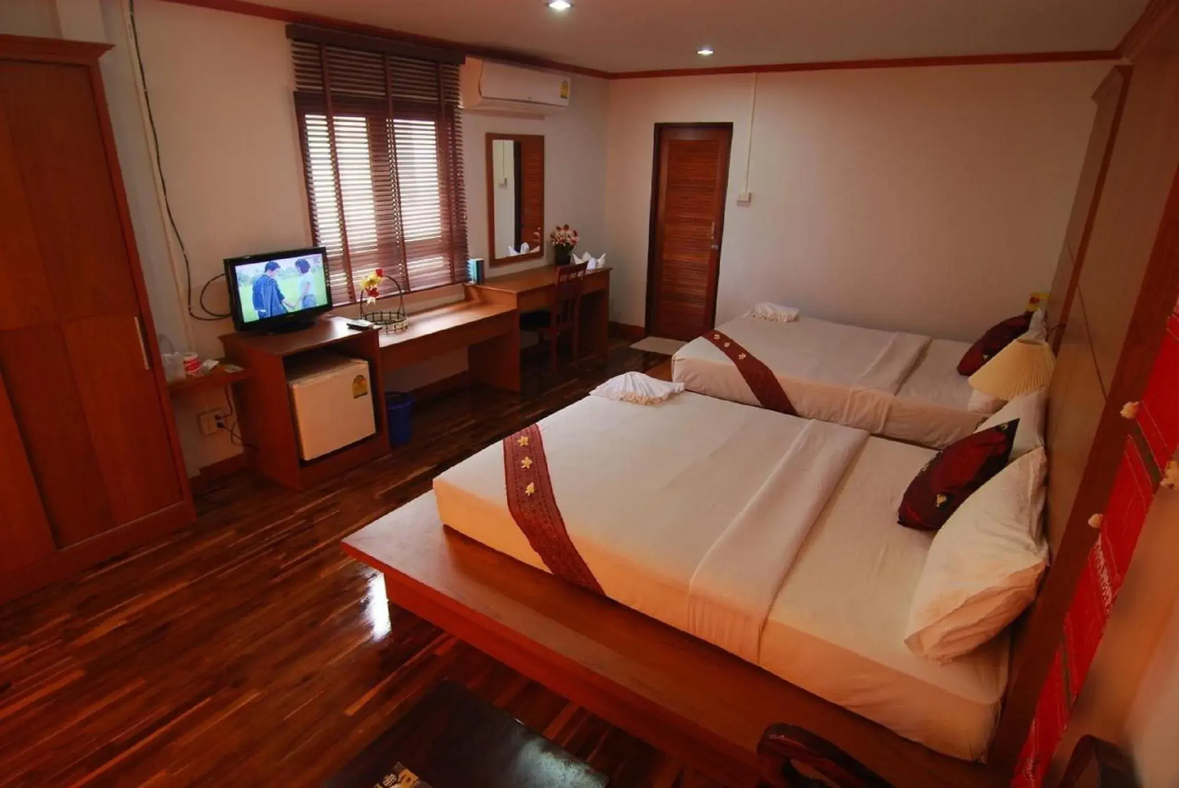 Bed in Lanta Paradise Beach Resort