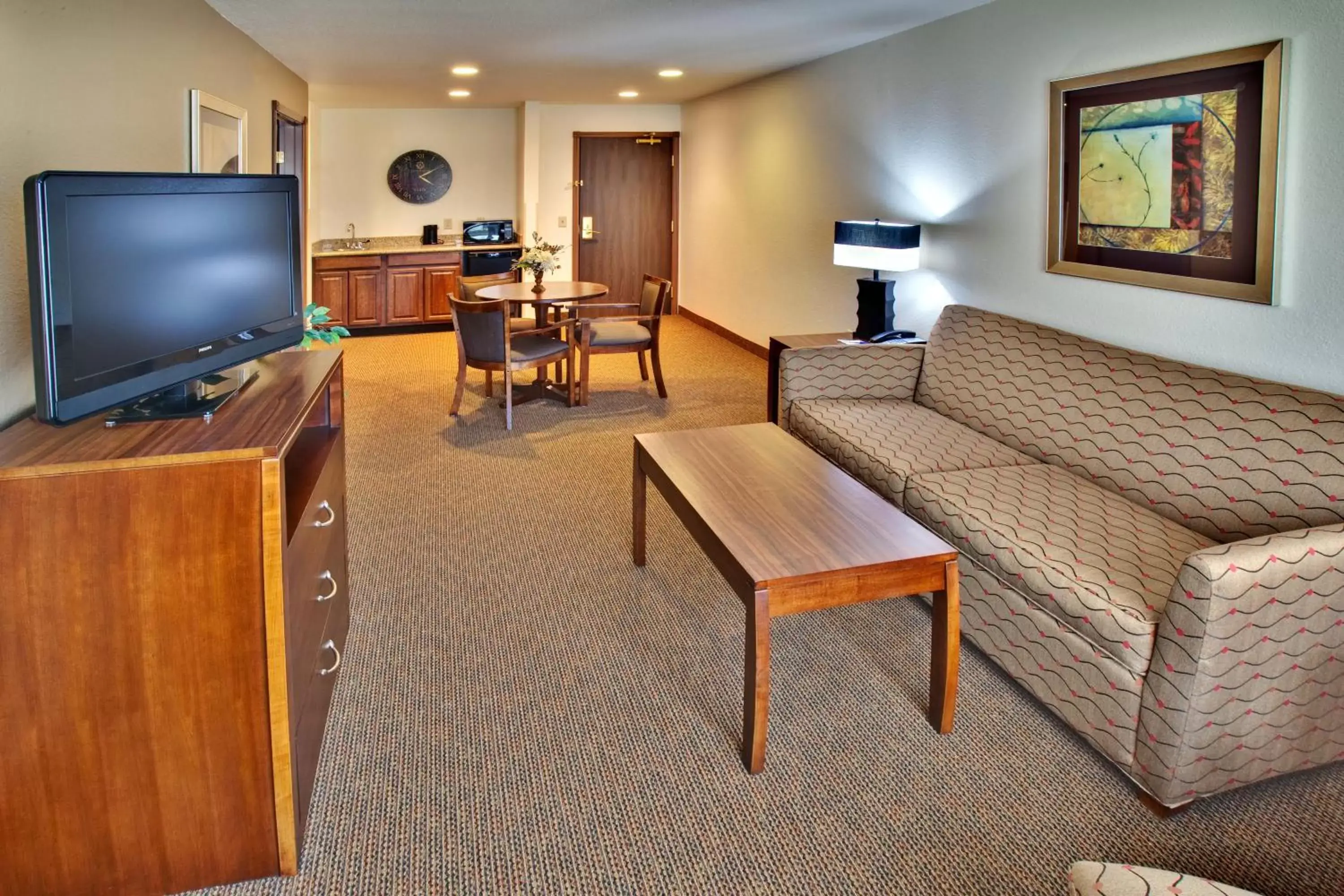 Photo of the whole room, Seating Area in Holiday Inn Express Hotel & Suites - Dubuque West, an IHG Hotel