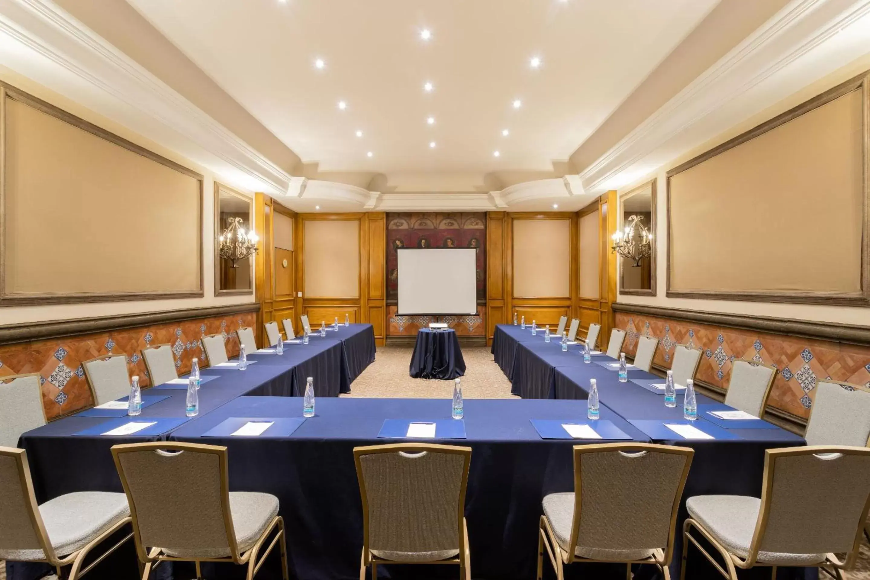 Meeting/conference room in Quinta Real Monterrey