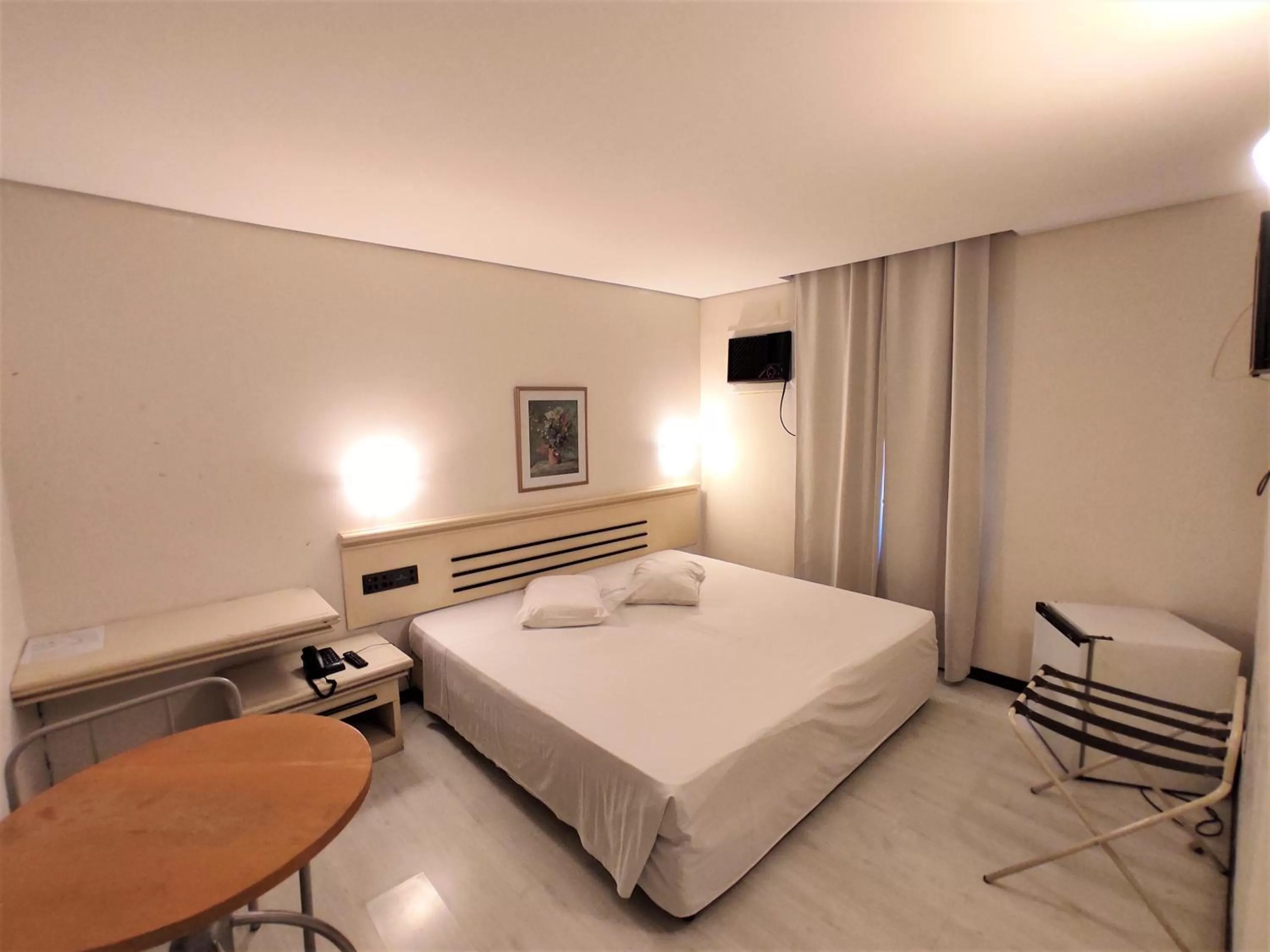 Bedroom, Bed in Granville Hotel