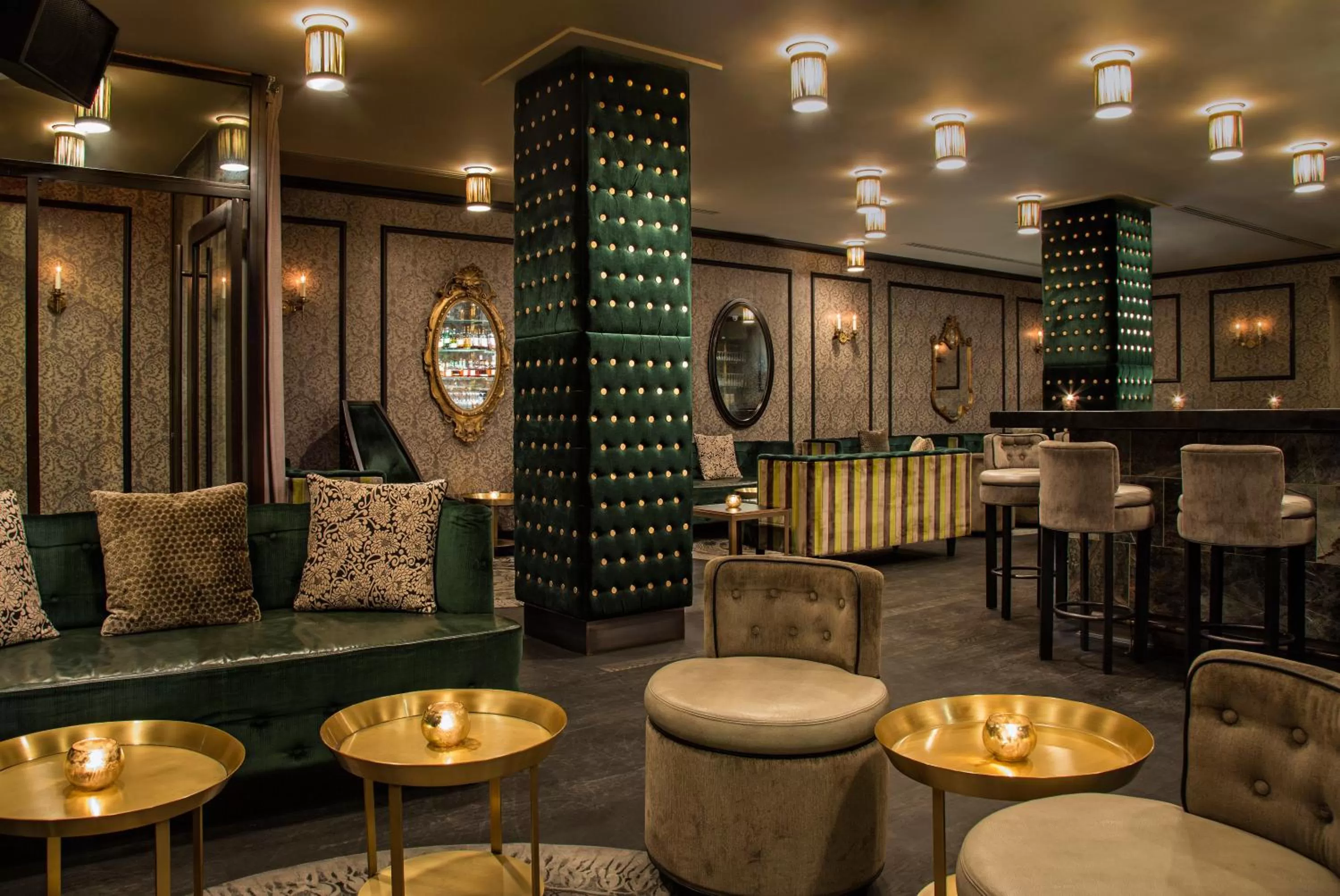 Lounge or bar in Dream Midtown, by Hyatt