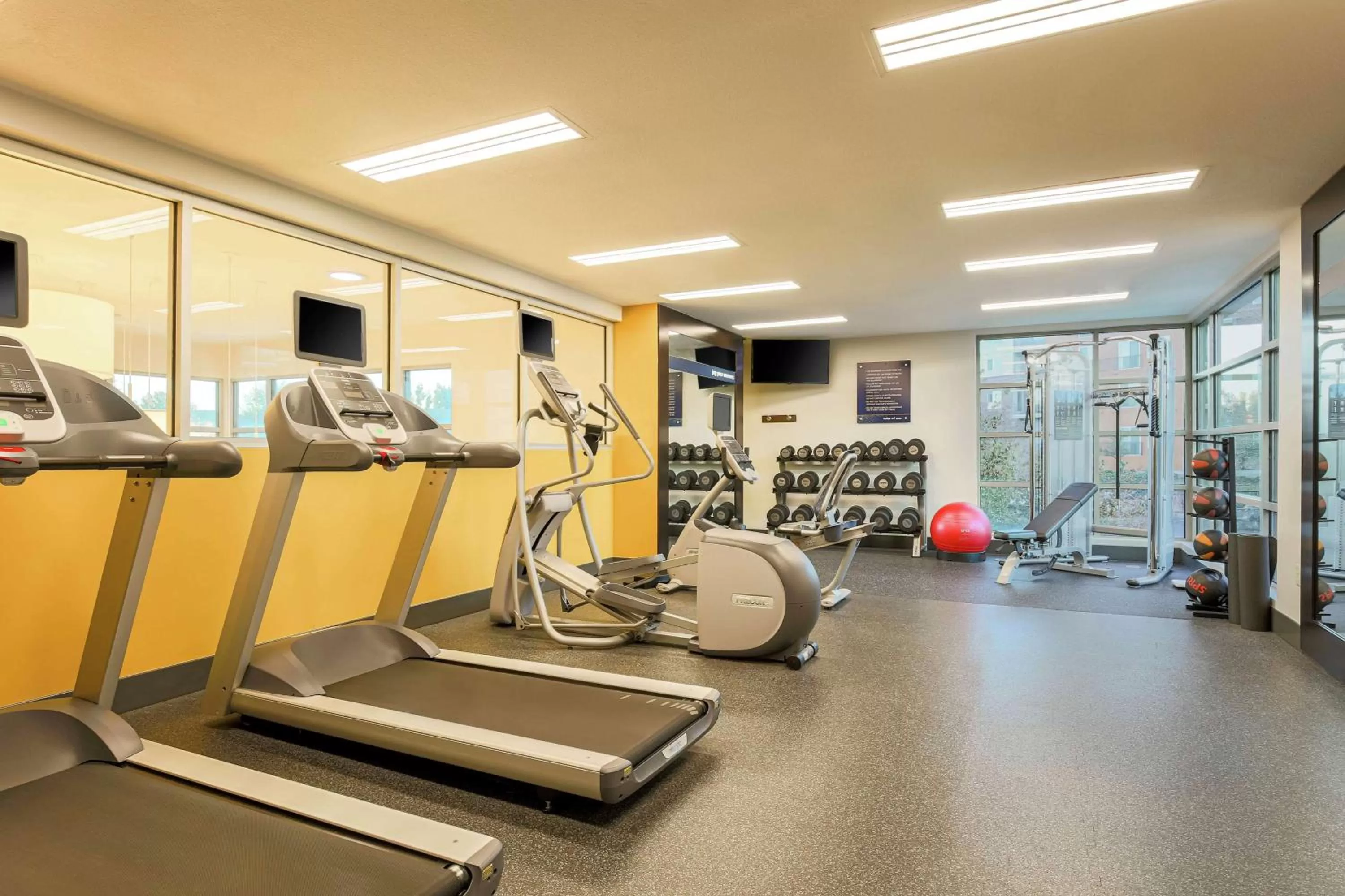 Fitness centre/facilities in Hampton Inn & Suites Denver Tech Center