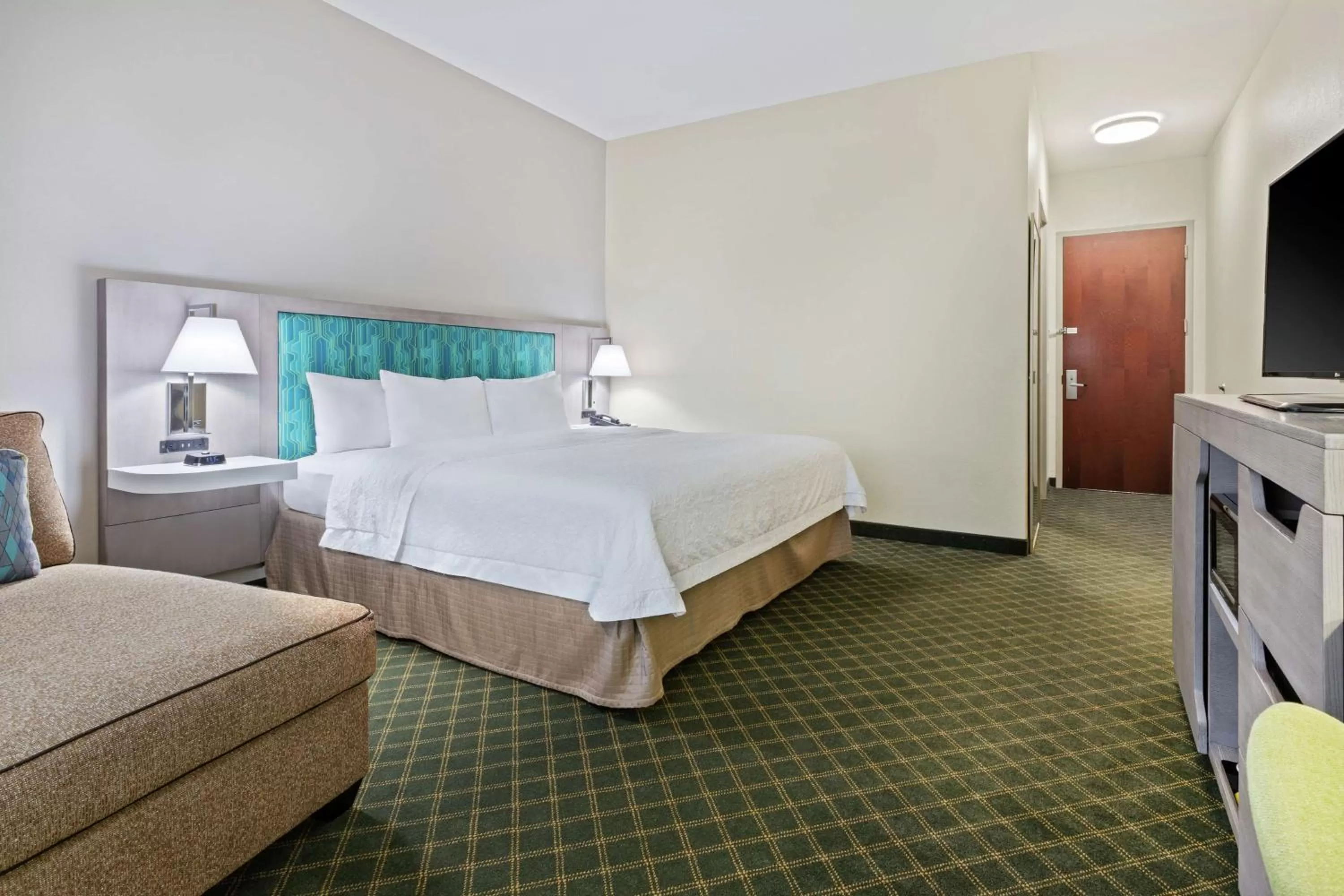 Bedroom, Bed in Hampton Inn West Palm Beach-Lake Worth-Turnpike