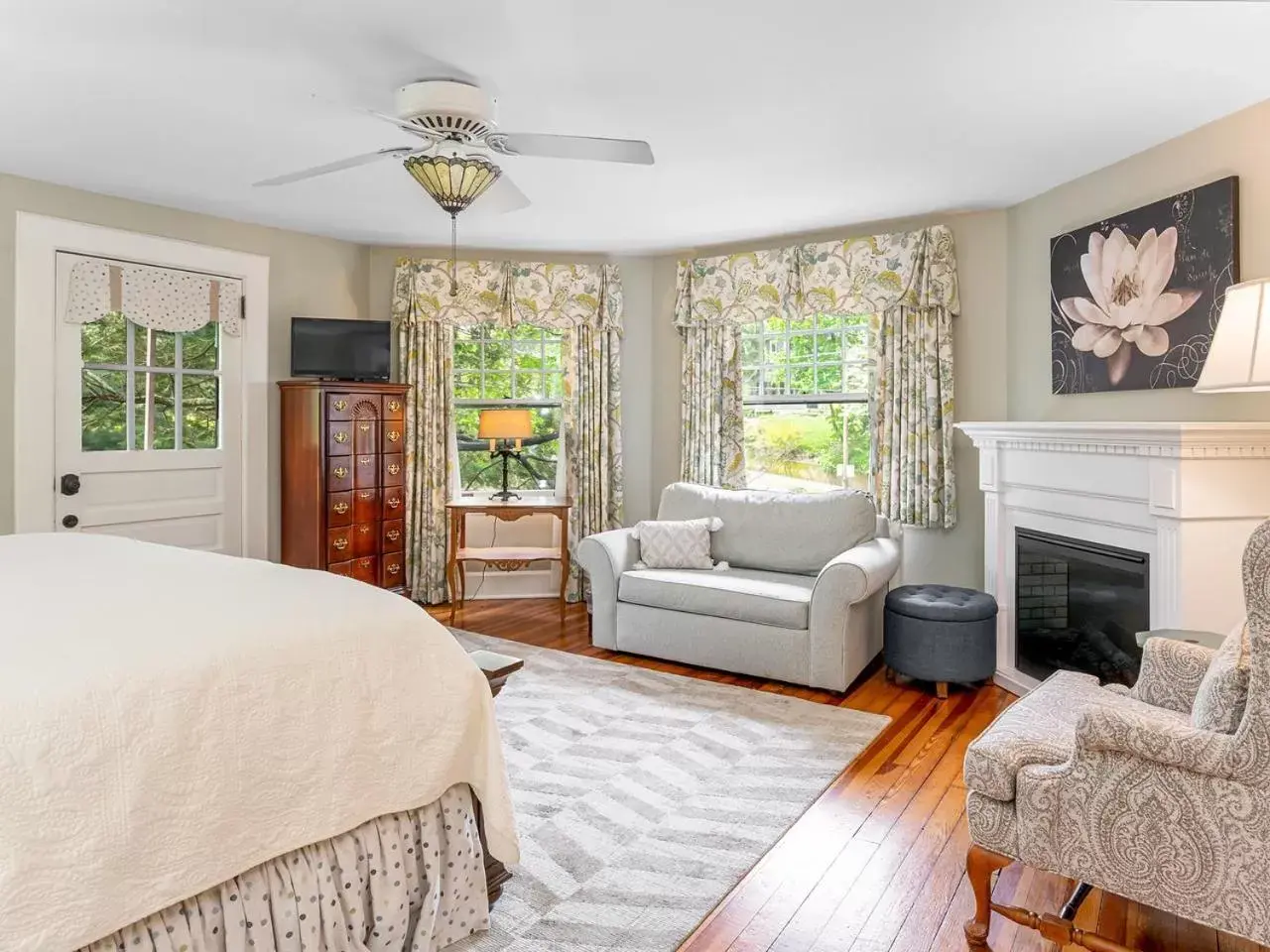 Seating Area in Pinecrest Bed & Breakfast