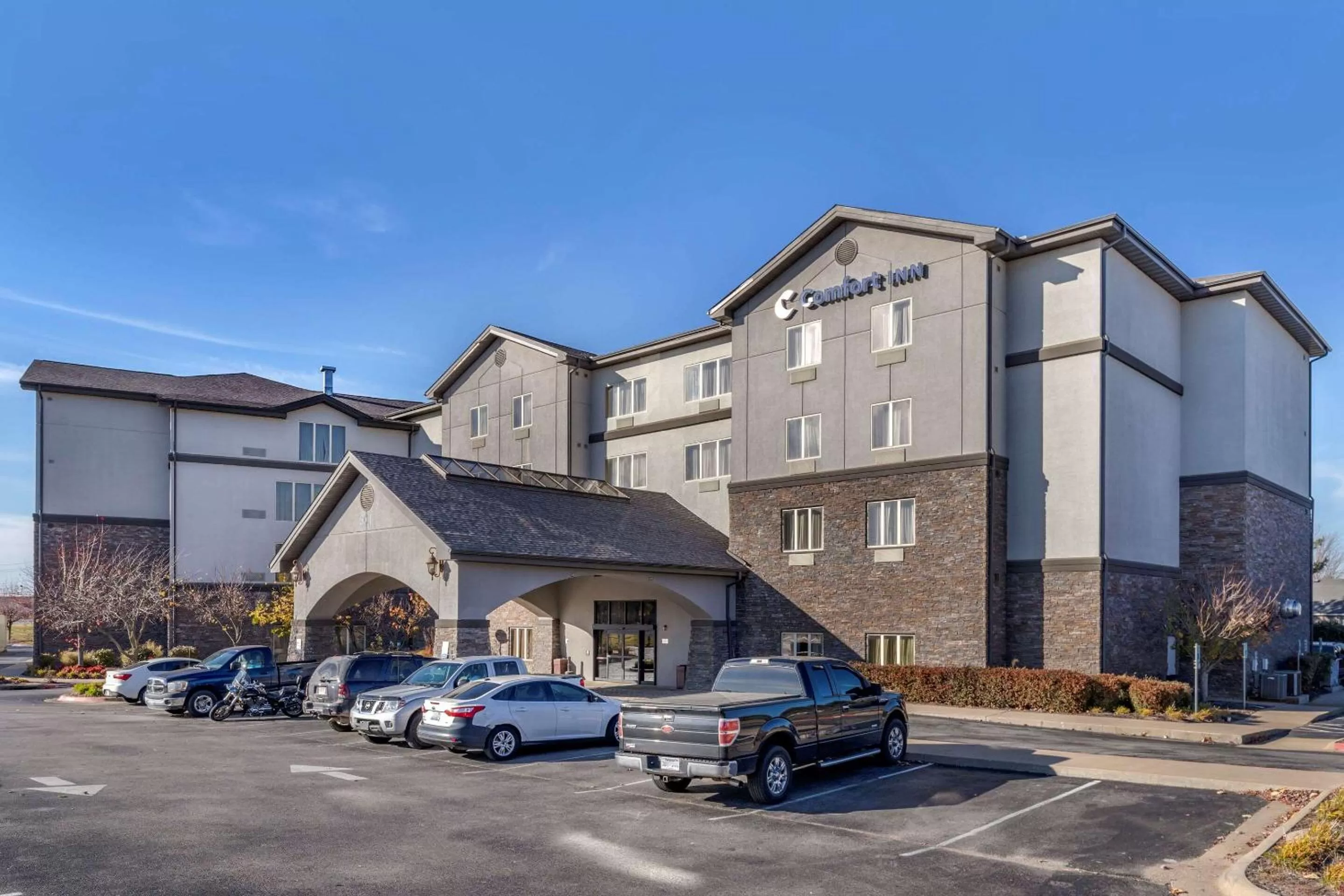 Property building in Comfort Inn Bentonville - Crystal Bridges