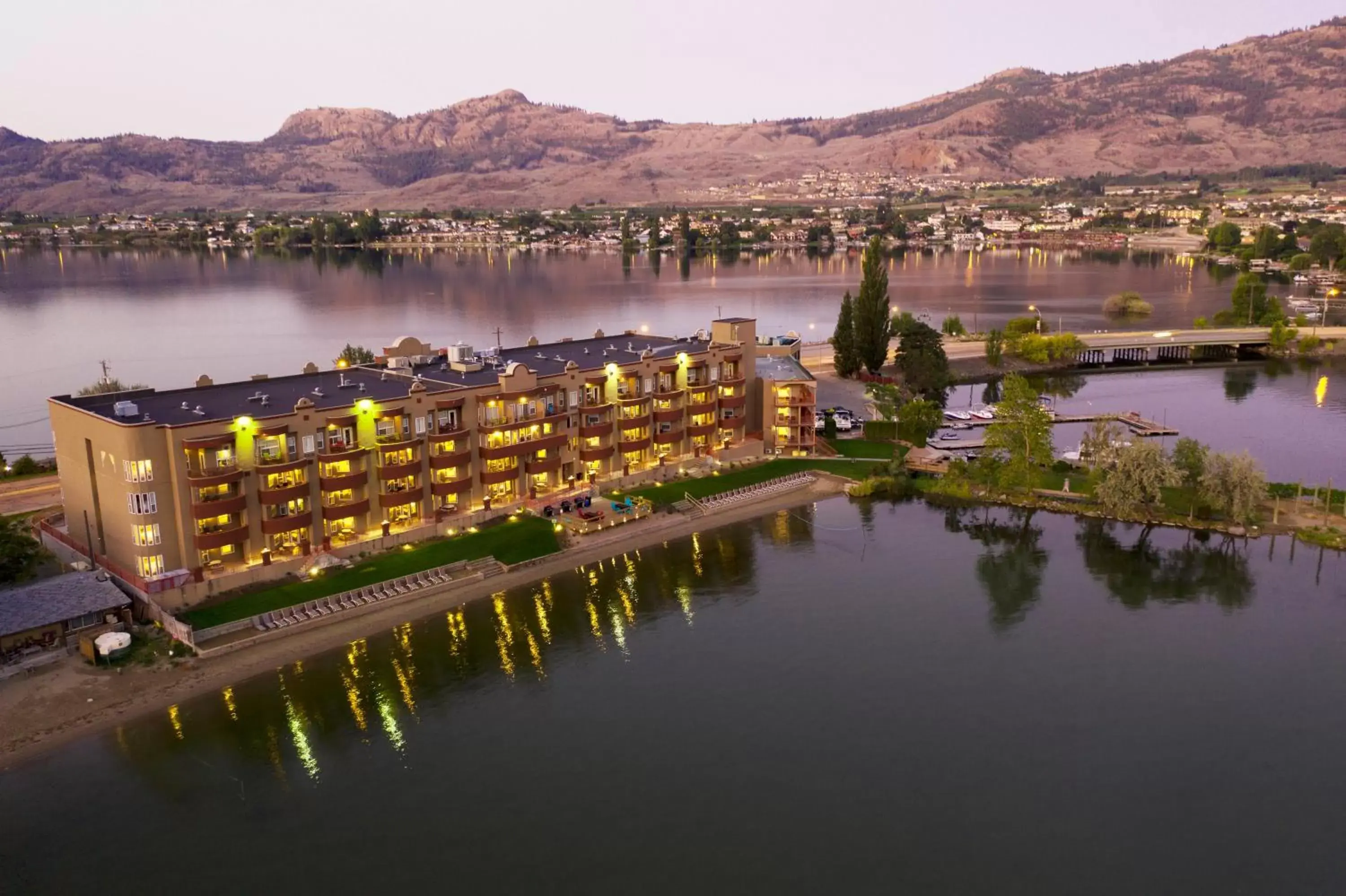 Property building, Bird's-eye View in Holiday Inn Hotel & Suites Osoyoos, an IHG Hotel