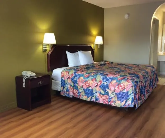 Bed in Stratford House Inn and Suites Temple