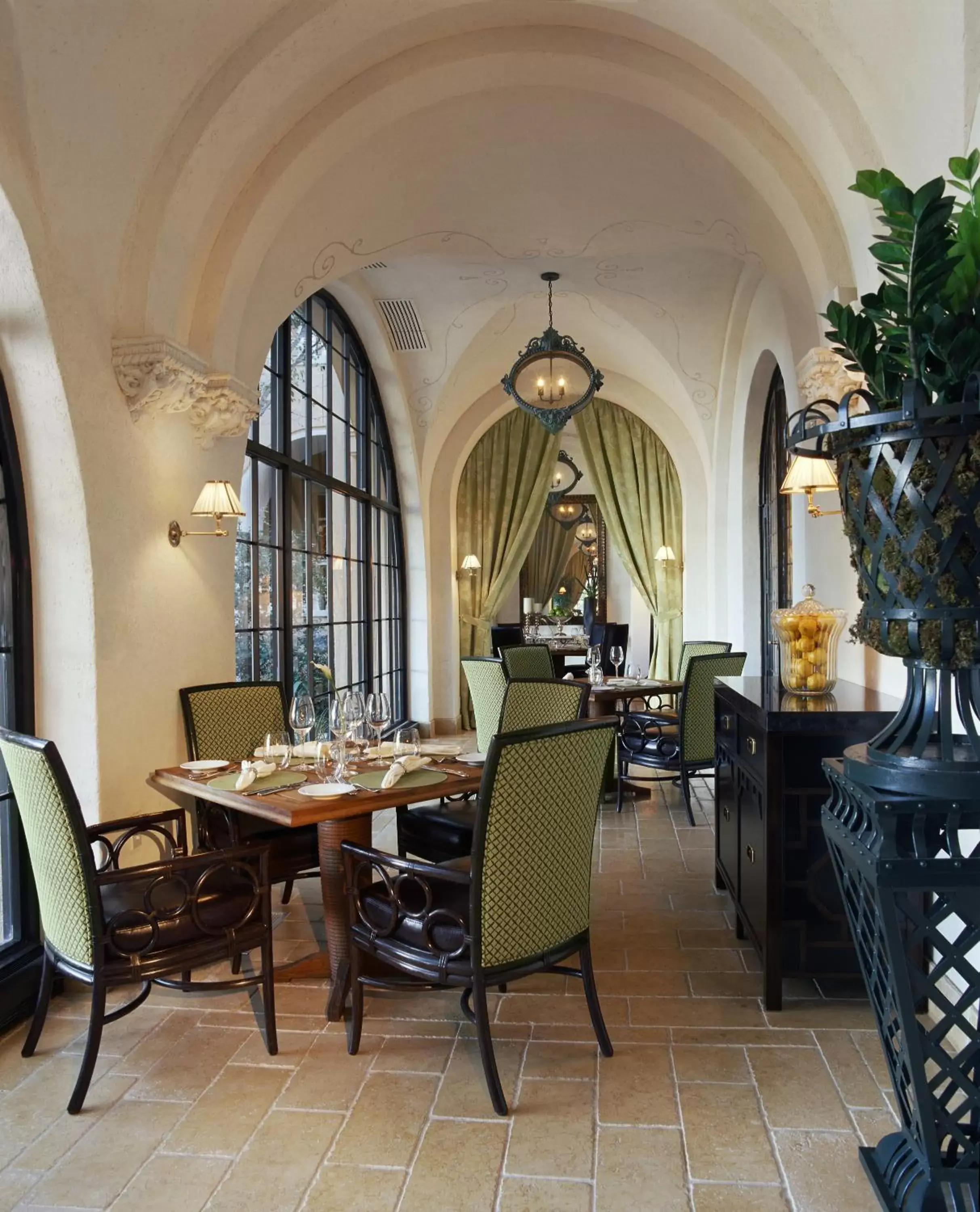 Restaurant/places to eat in Rosewood Mansion on Turtle Creek
