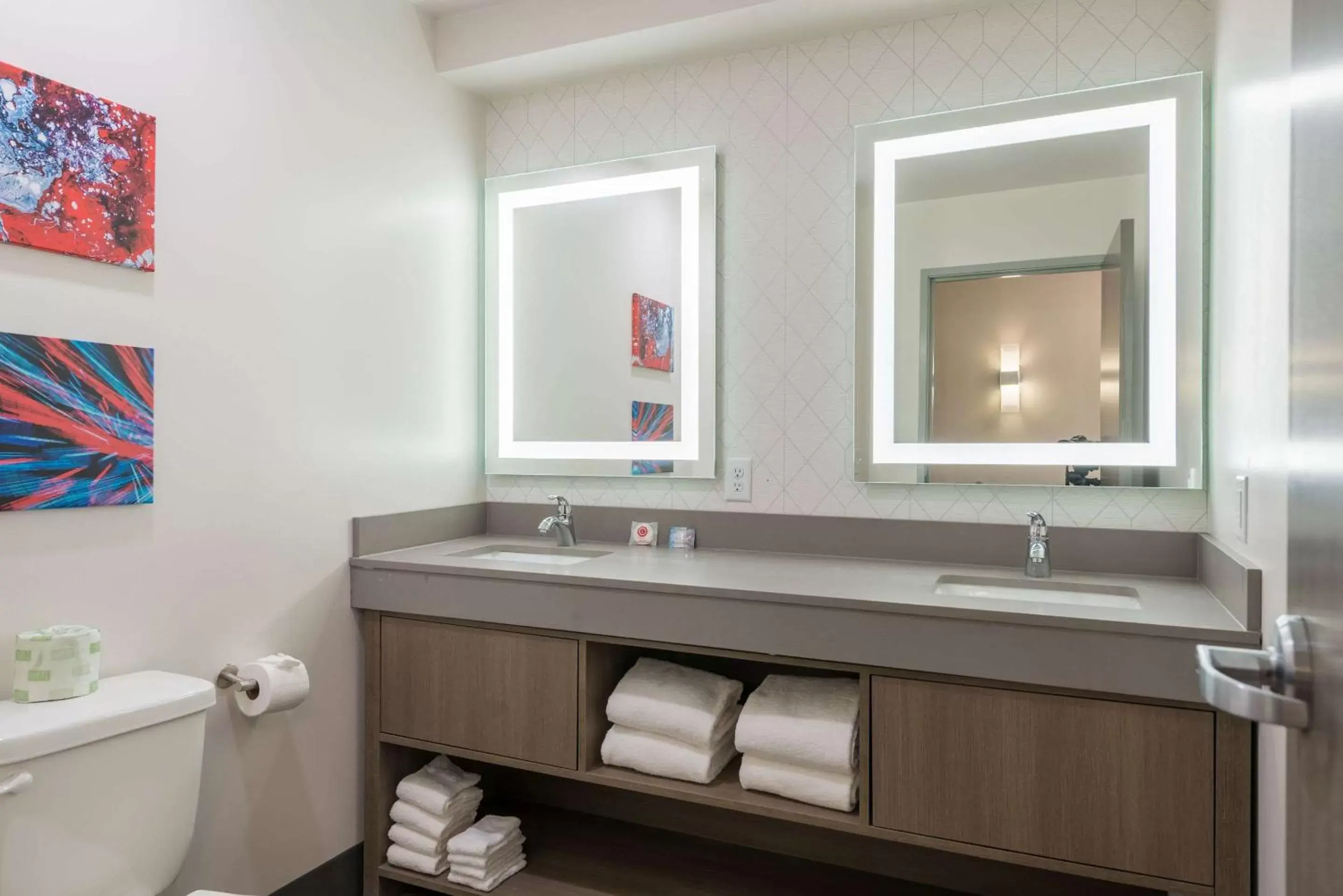 Bedroom, Bathroom in Comfort Suites Colorado Springs East -Medical Center Area