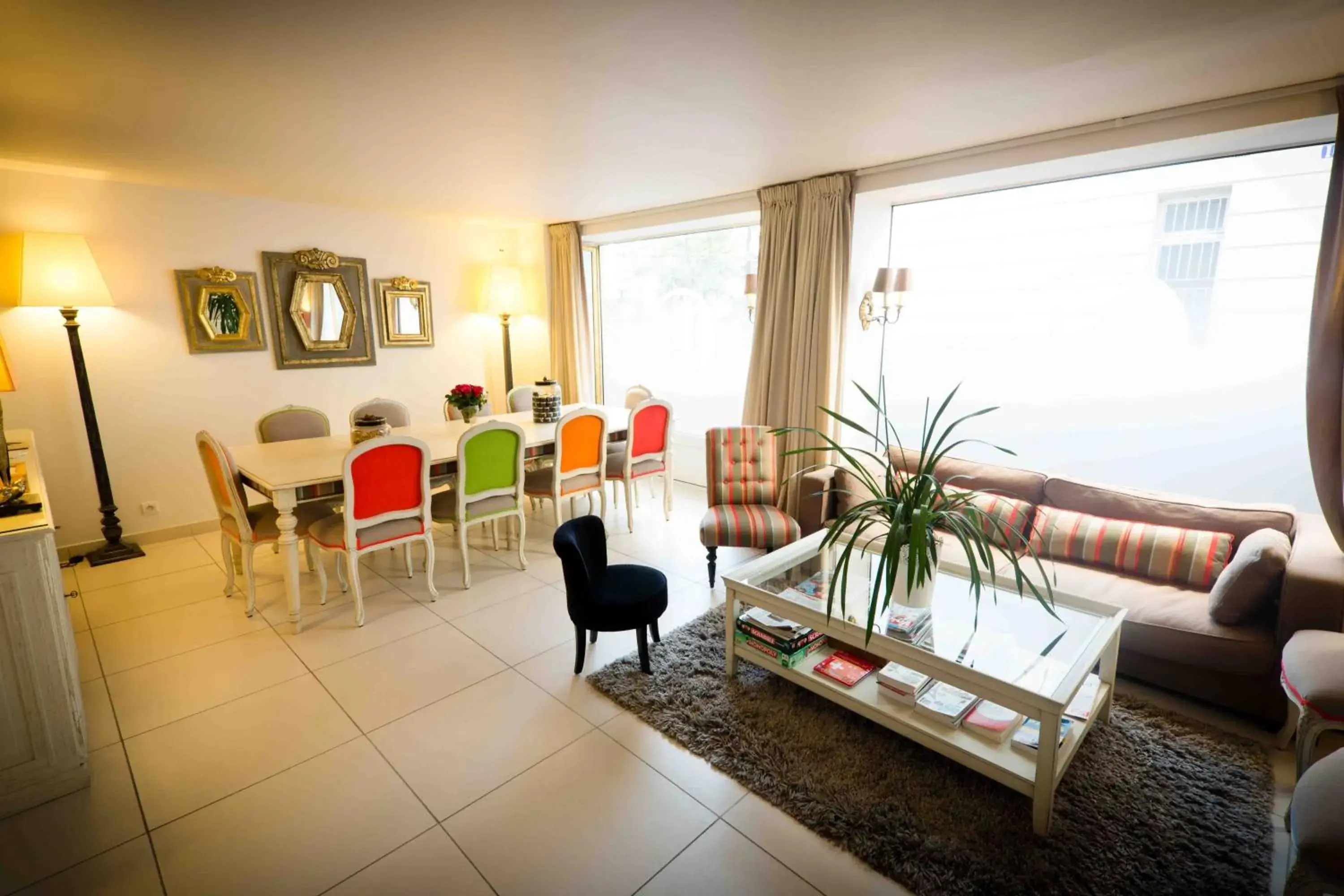 Lounge or bar in Champerret Heliopolis Lounge or bar in Champerret Heliopolis