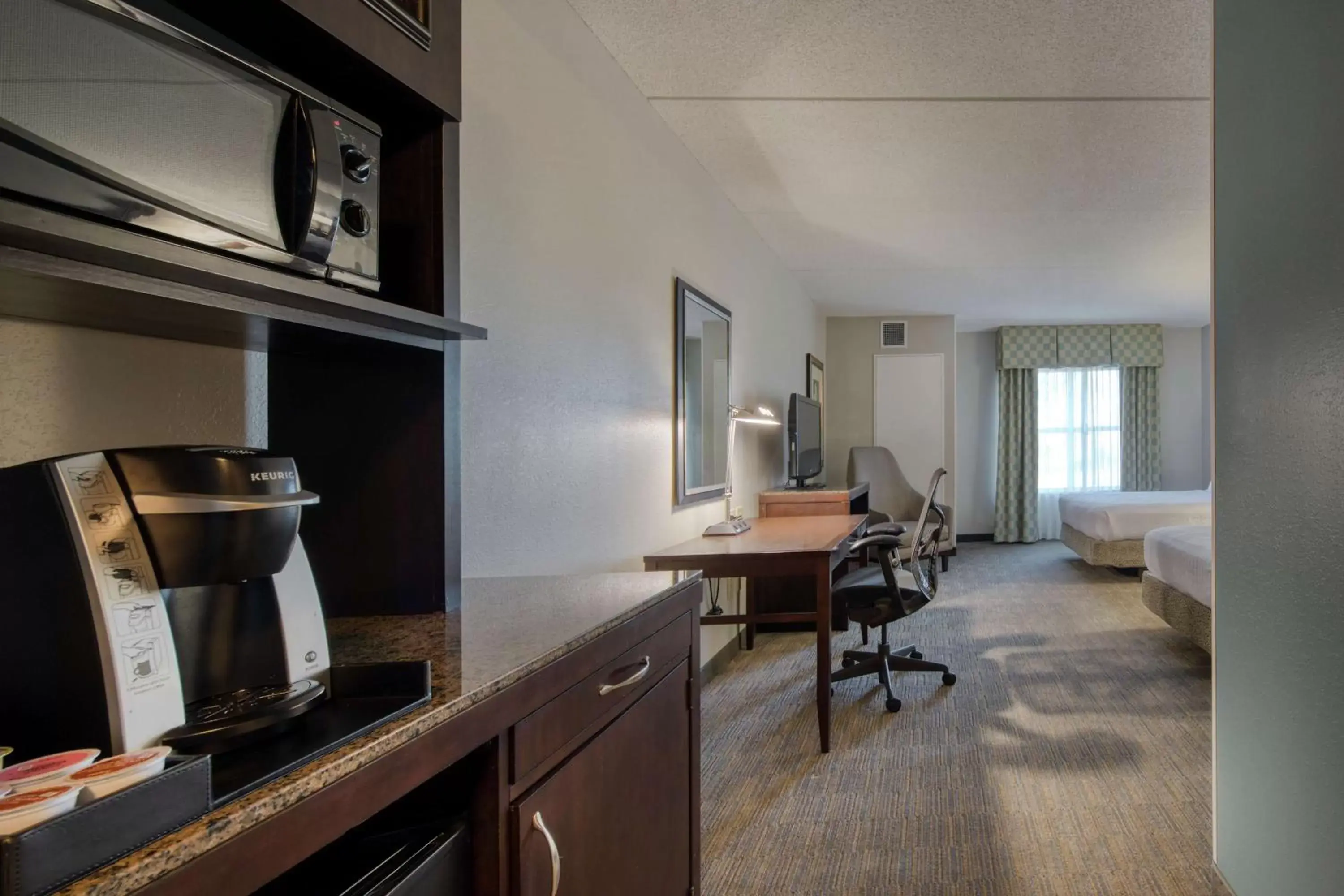 Bedroom, Kitchen/Kitchenette in Hilton Garden Inn Durham Southpoint