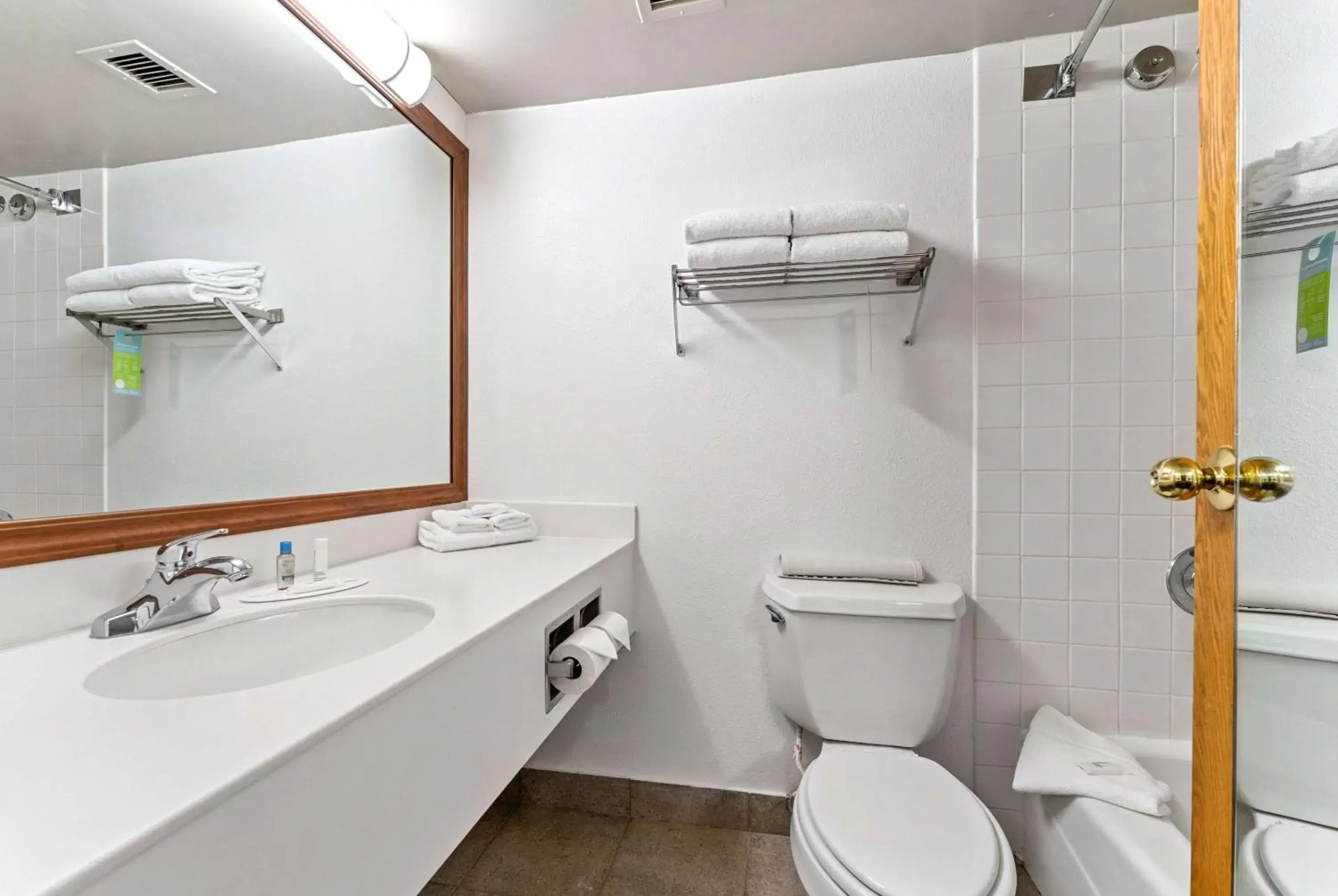 TV and multimedia, Bathroom in Ramada by Wyndham Cedar City
