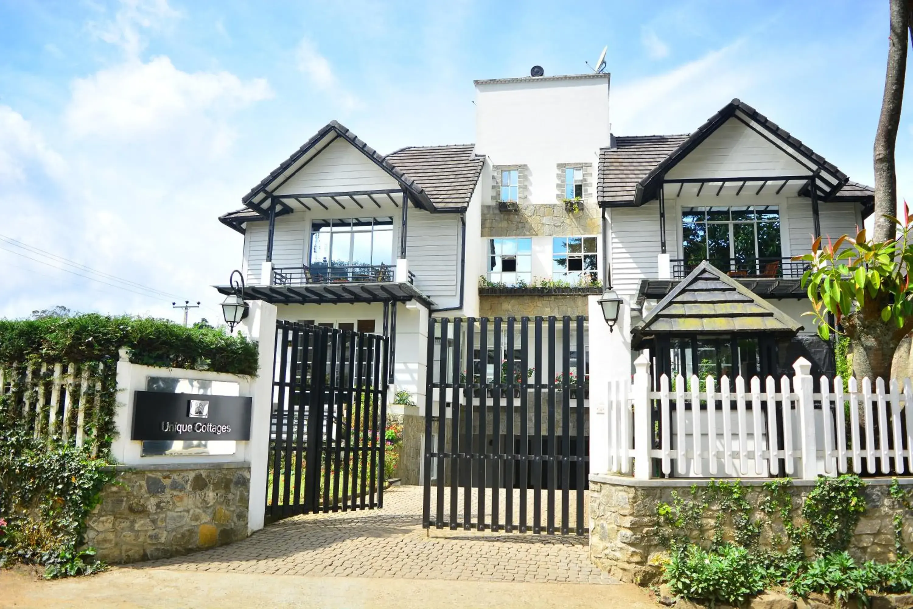 Street view, Property Building in Unique Cottages