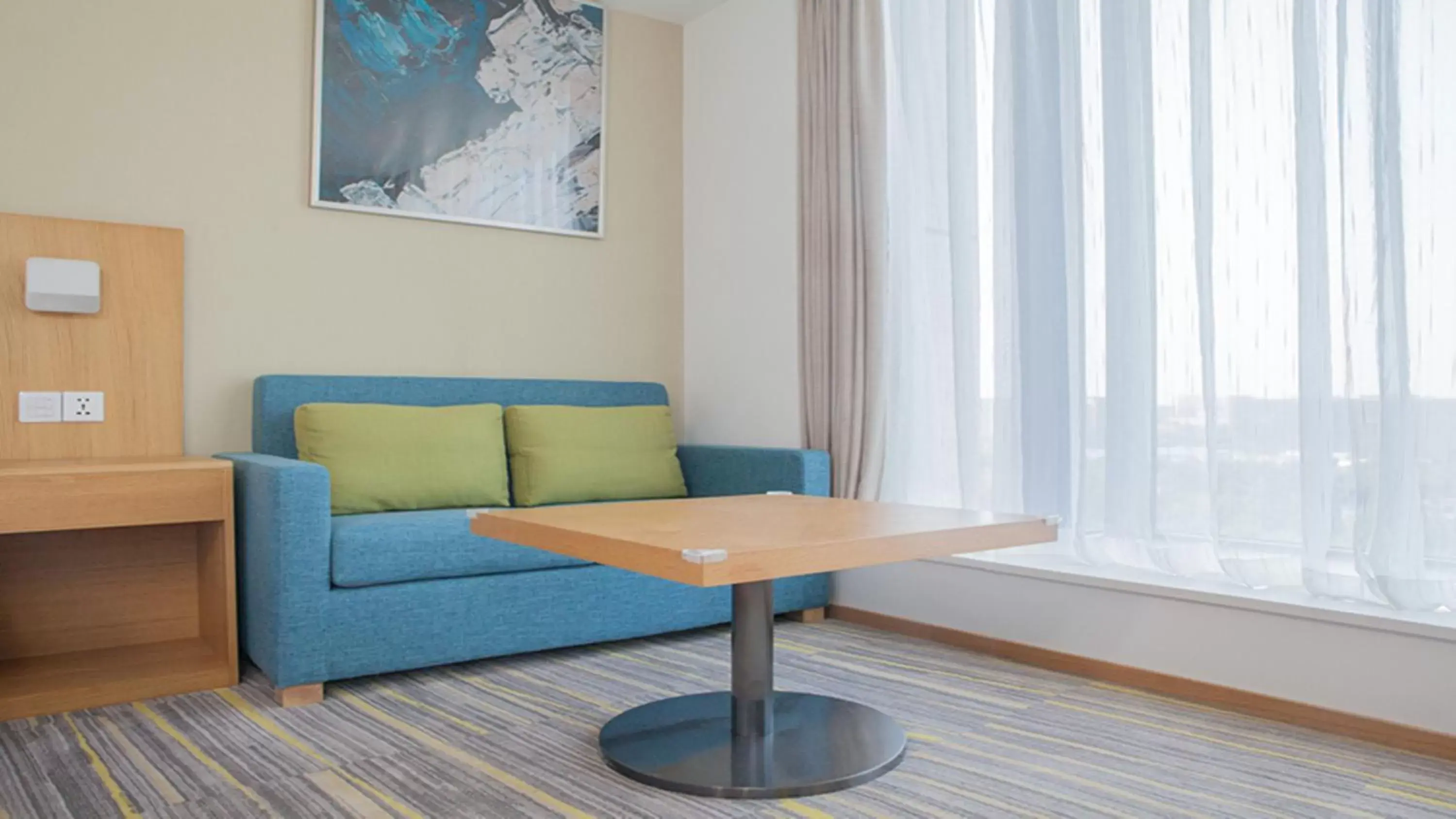 Photo of the whole room, Seating Area in Holiday Inn Express Chengdu Airport Zone(Chengdu Shuangliu International Airport Branch), an IHG Hotel