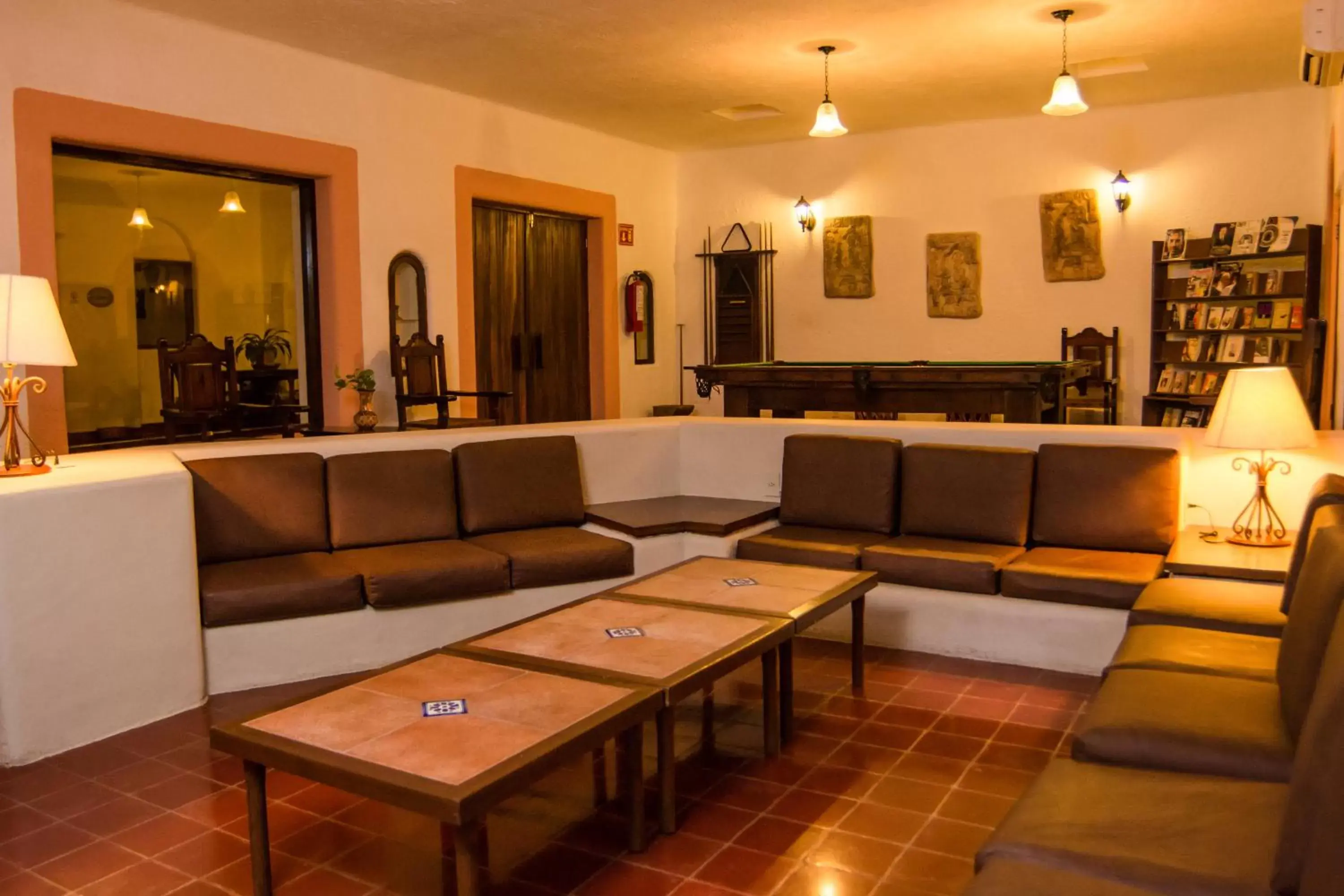 Communal lounge/ TV room in Villas Arqueologicas Chichen Itza